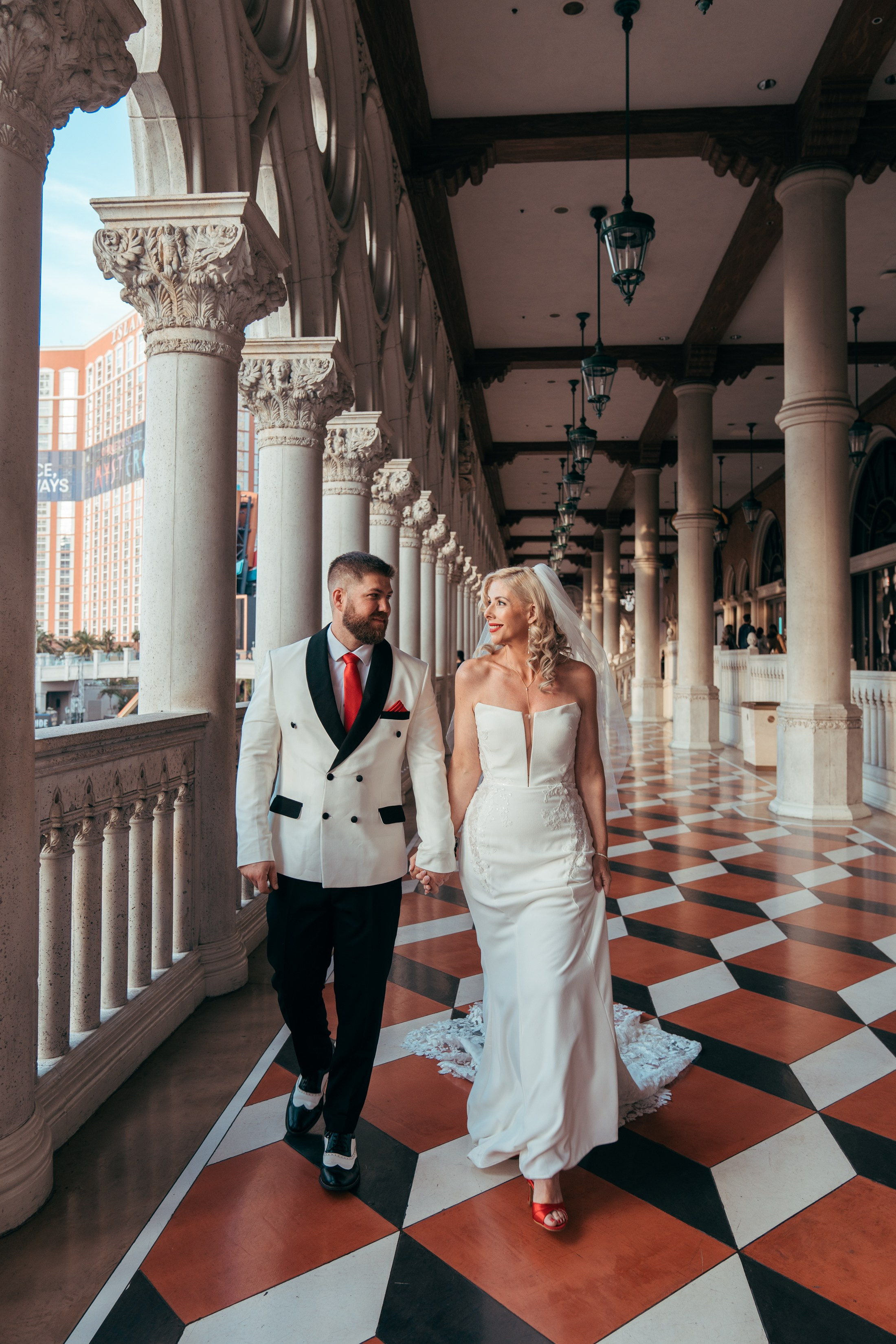 Chris&Holly. Wedding & elopement photographer Viktoriya Kravtsov. Las Vegas