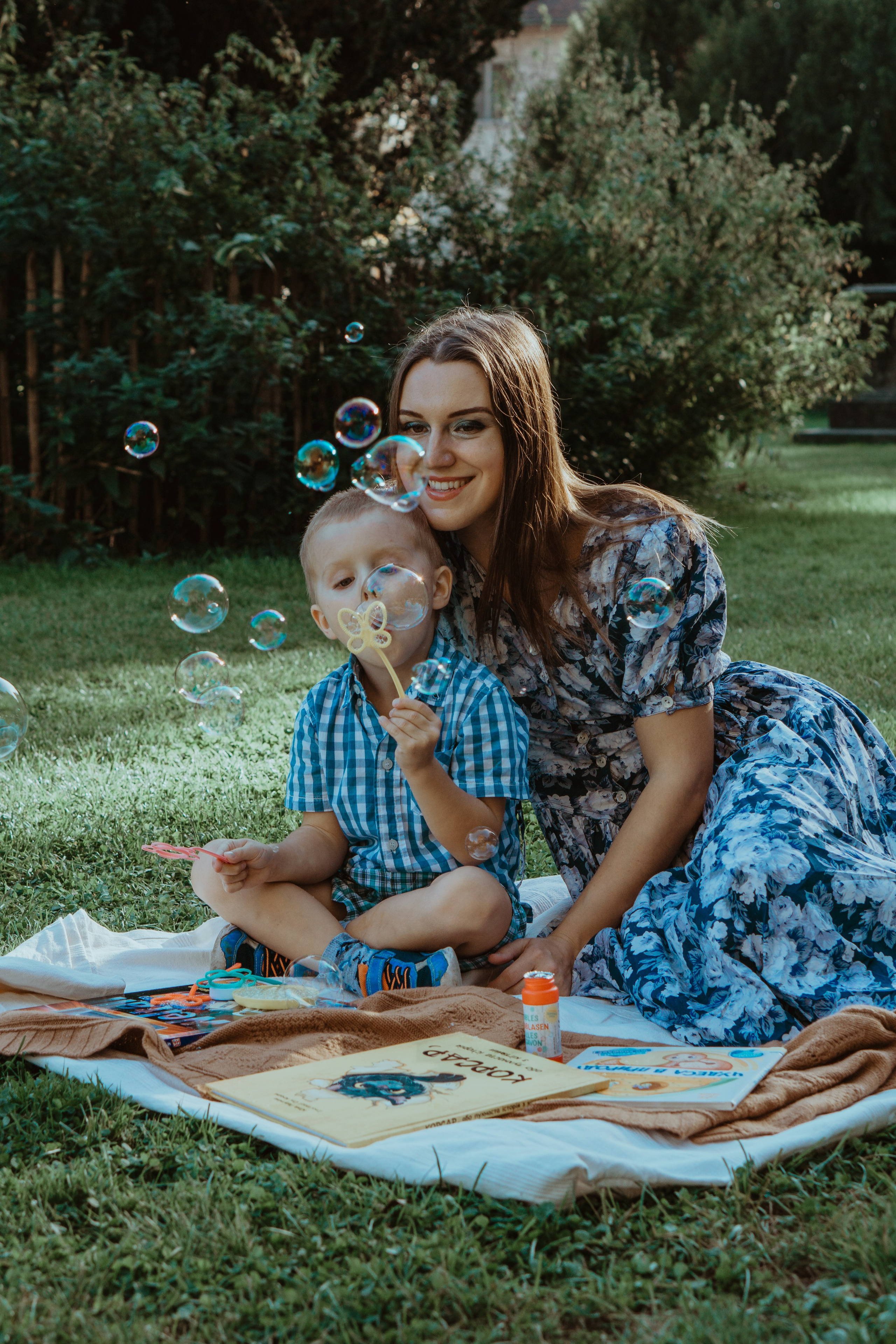Little Kolya know how to have fun ;). Family photographer Aargau Zurich