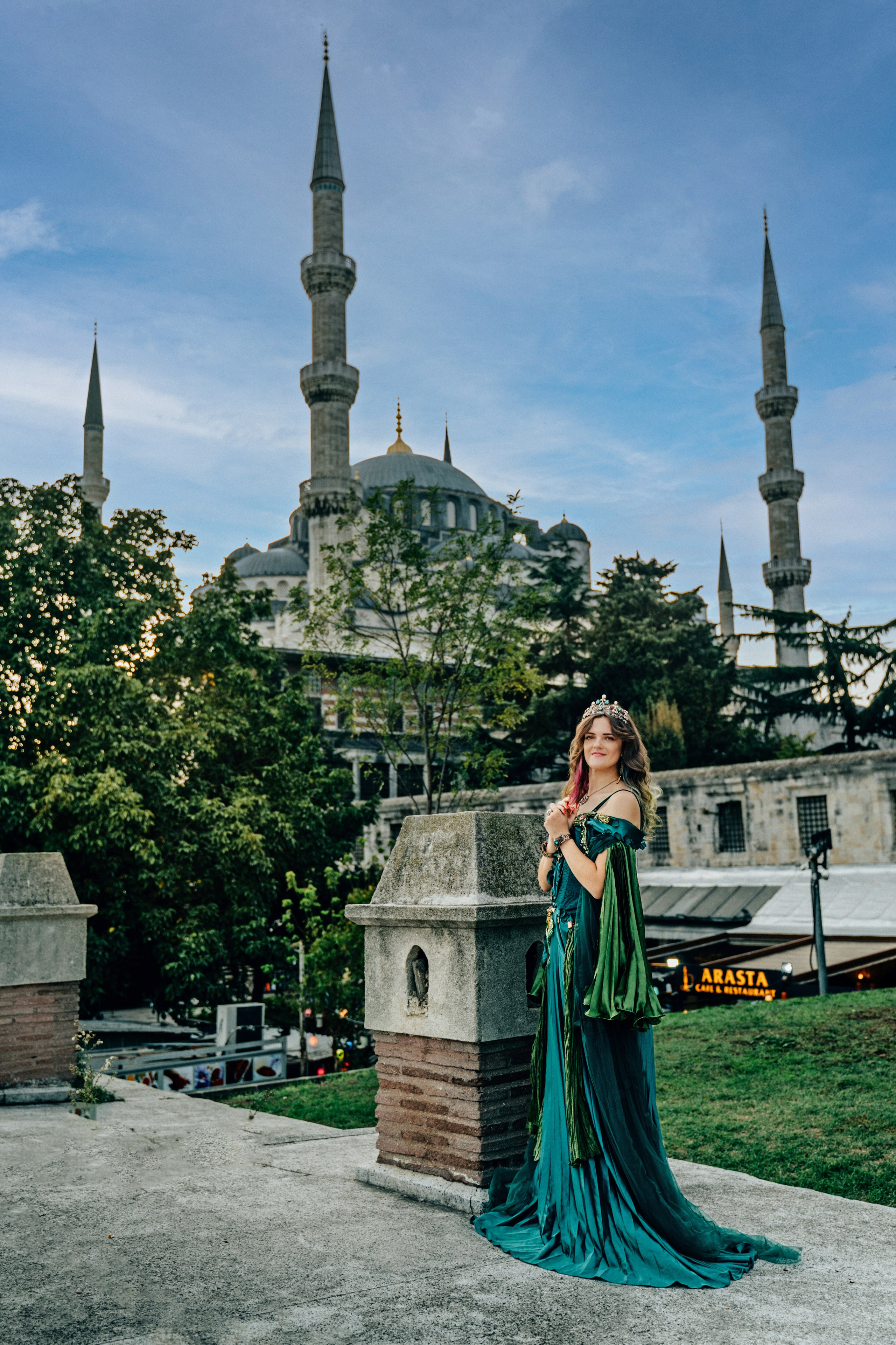 Фотосессии в Стамбуле в стиле «Великолепный век». Wedding, family and lifestyle photographer Anatoly. Photo sessions on rooftops with seagulls. Istanbul
