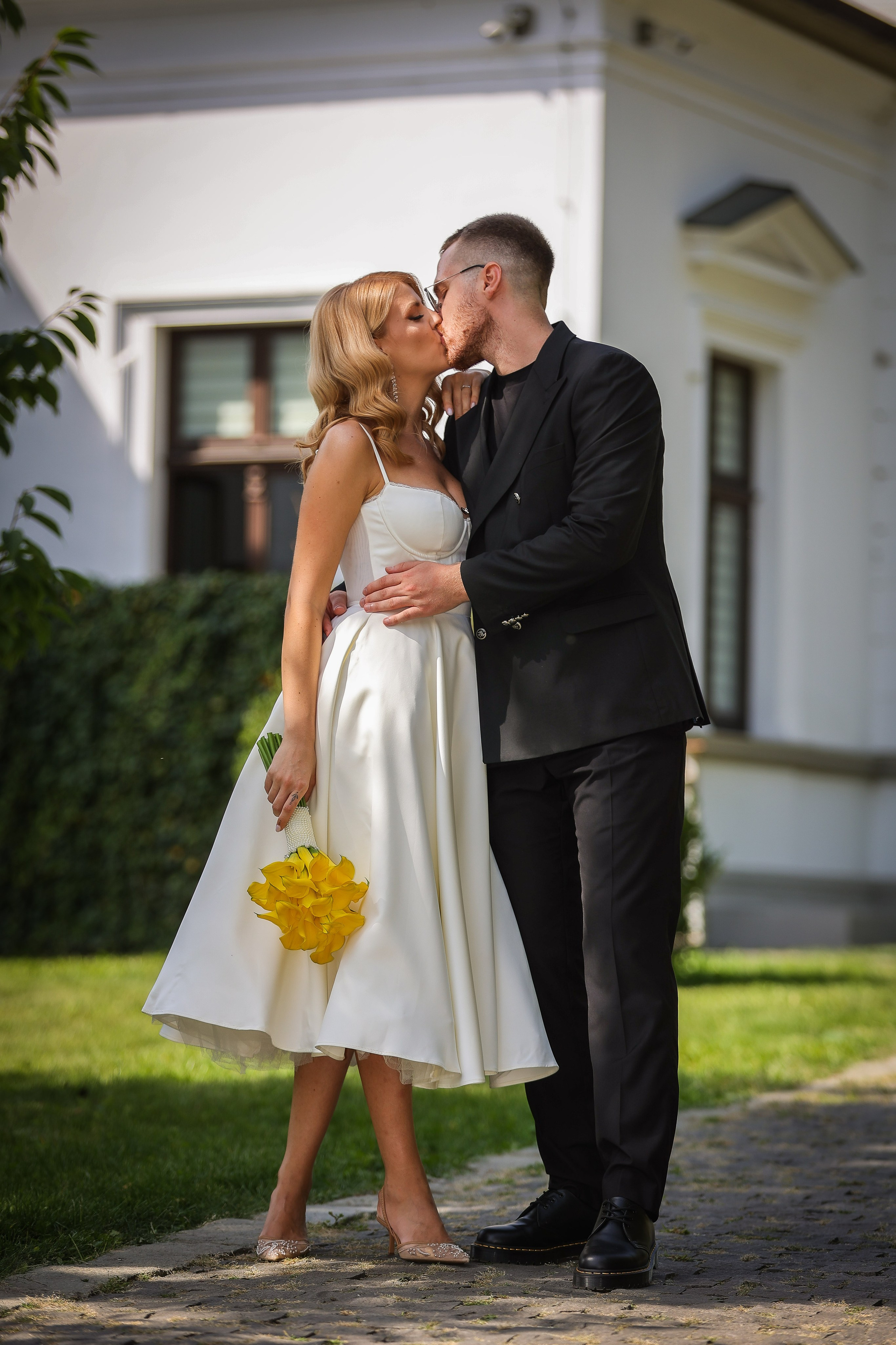 Bianca & Daniel — o nuntă de vară în Cluj, între natură și eleganță. Rares Bucur is a professional wedding photographer based in Cluj-Napoca, Romania, specializing in wedding photography