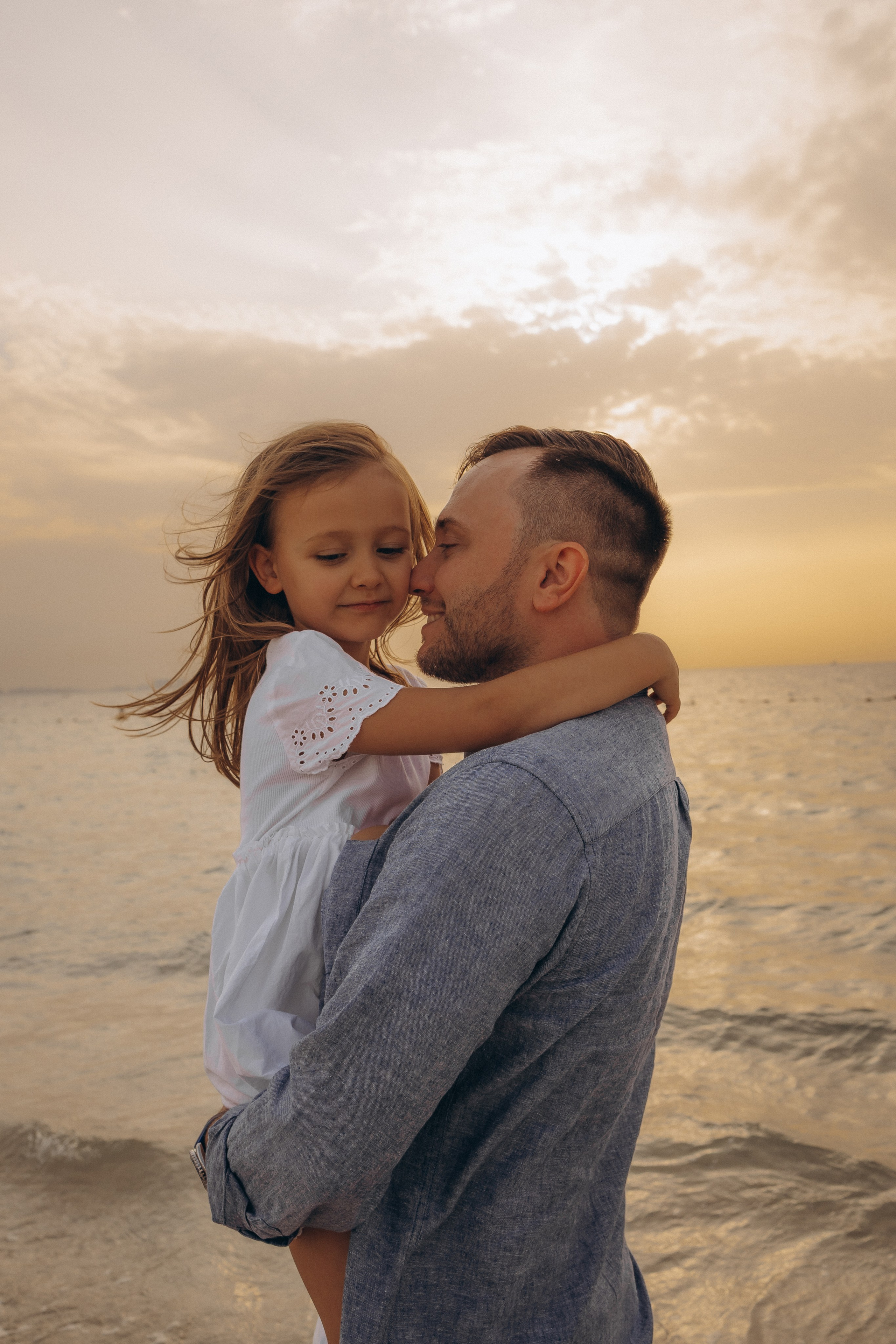 Golden hour family. Birth, Family, Newborn photographer in Dubai| Eliza Baitikova