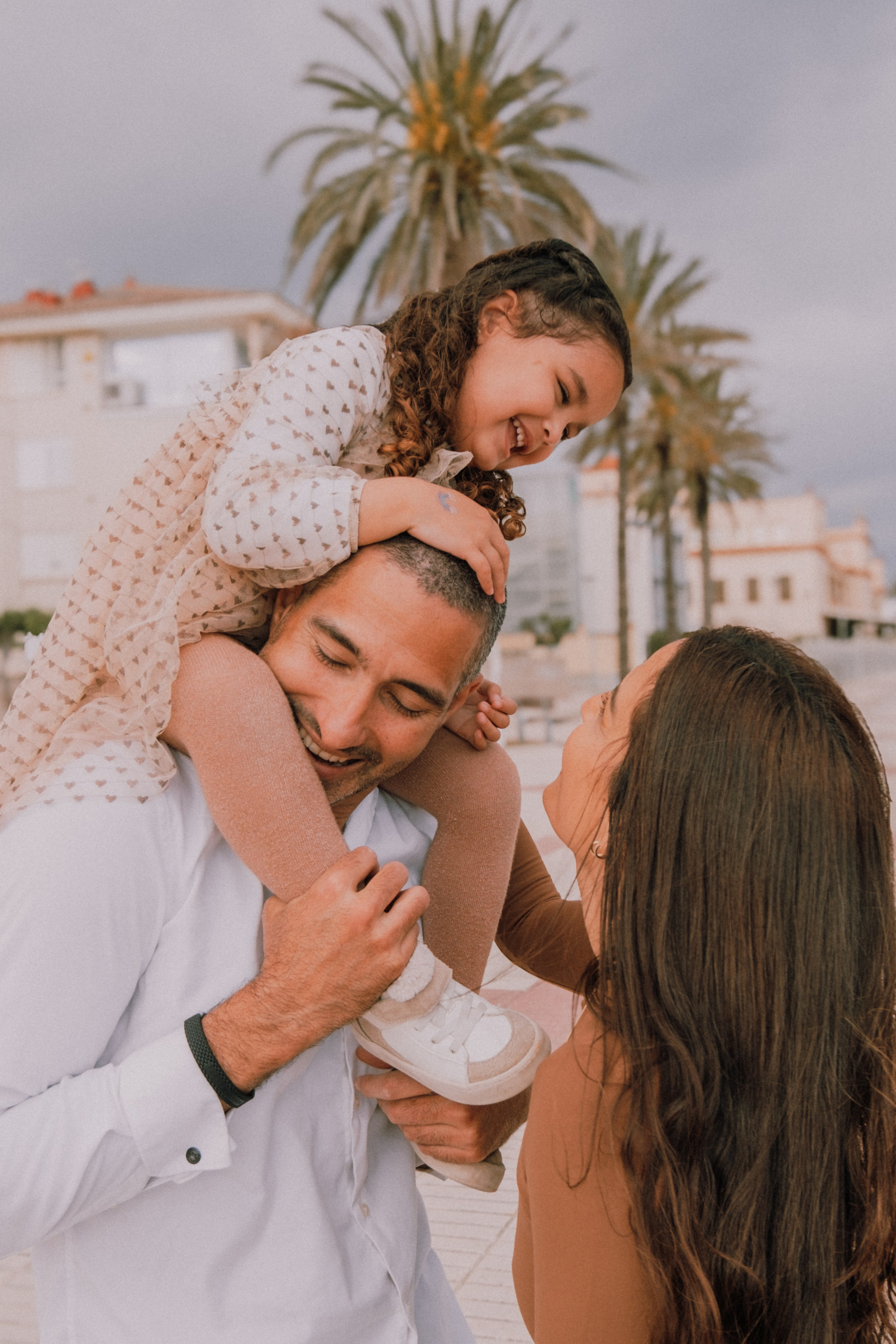 Sesión familiar en la playa. Fotografía profesional en Calafell - Elena Medvedeva