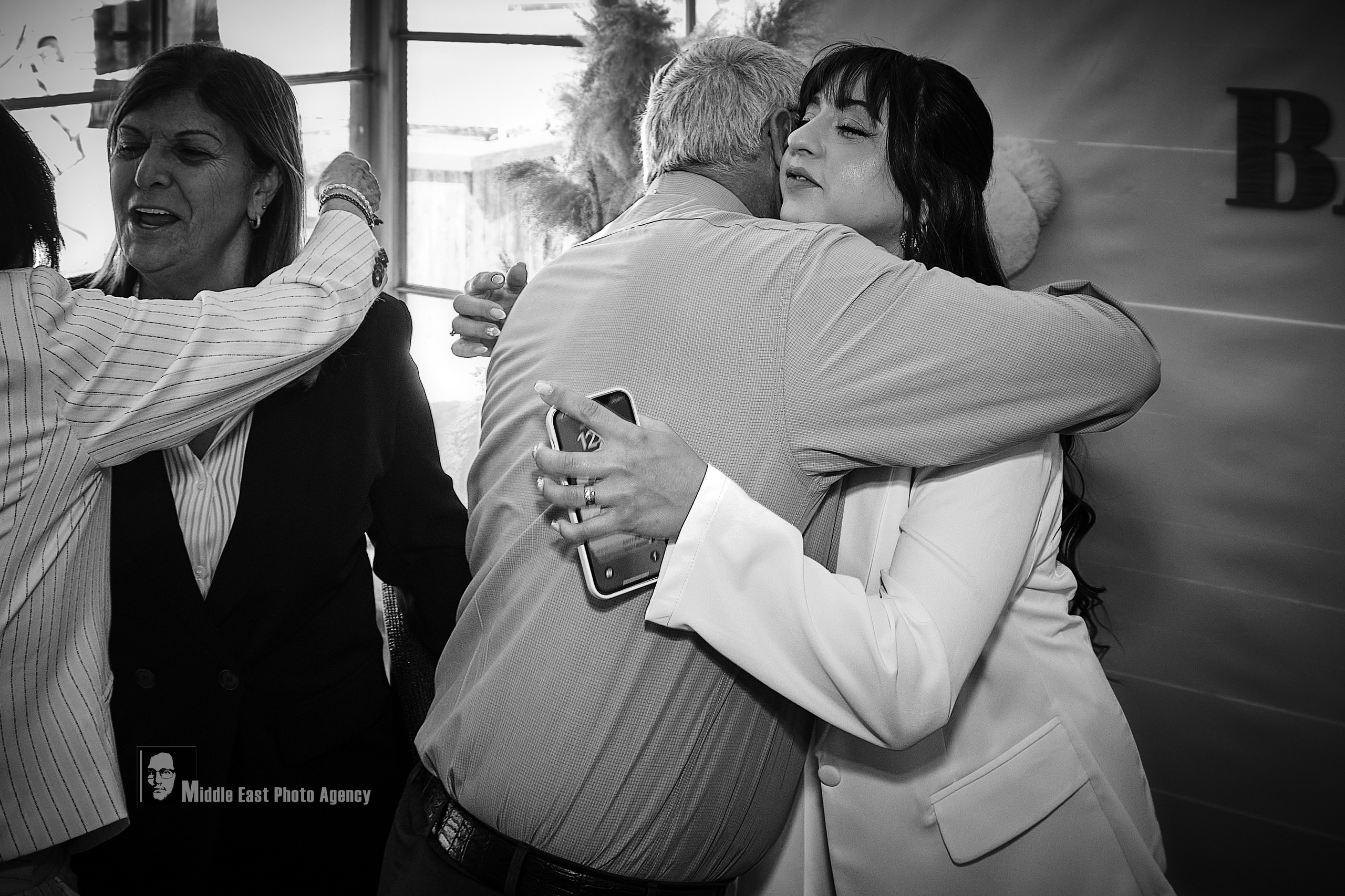 “Hugging Humanity” / “Обнимая человечество”. Middle East Photo Agency — Photography & Event Magnets — סוכנות צילום והדפסת מגנטים לאירועים