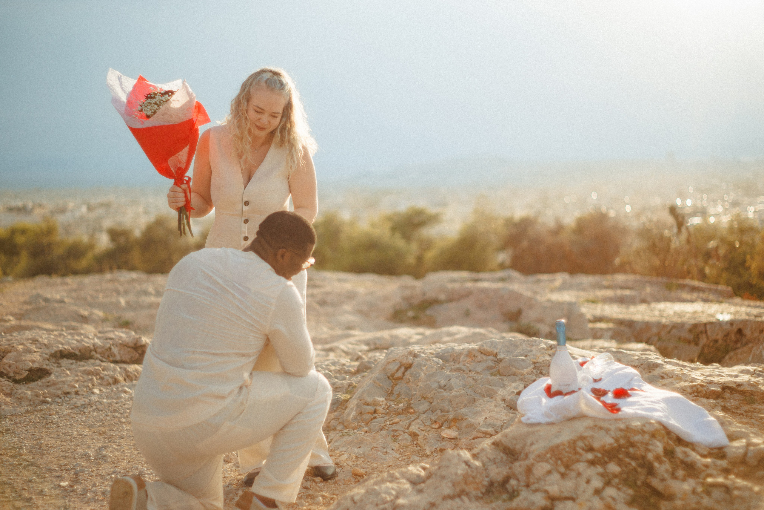 Kim’s proposal to Elizabeth in Athens. Photographer in Greece Kristina