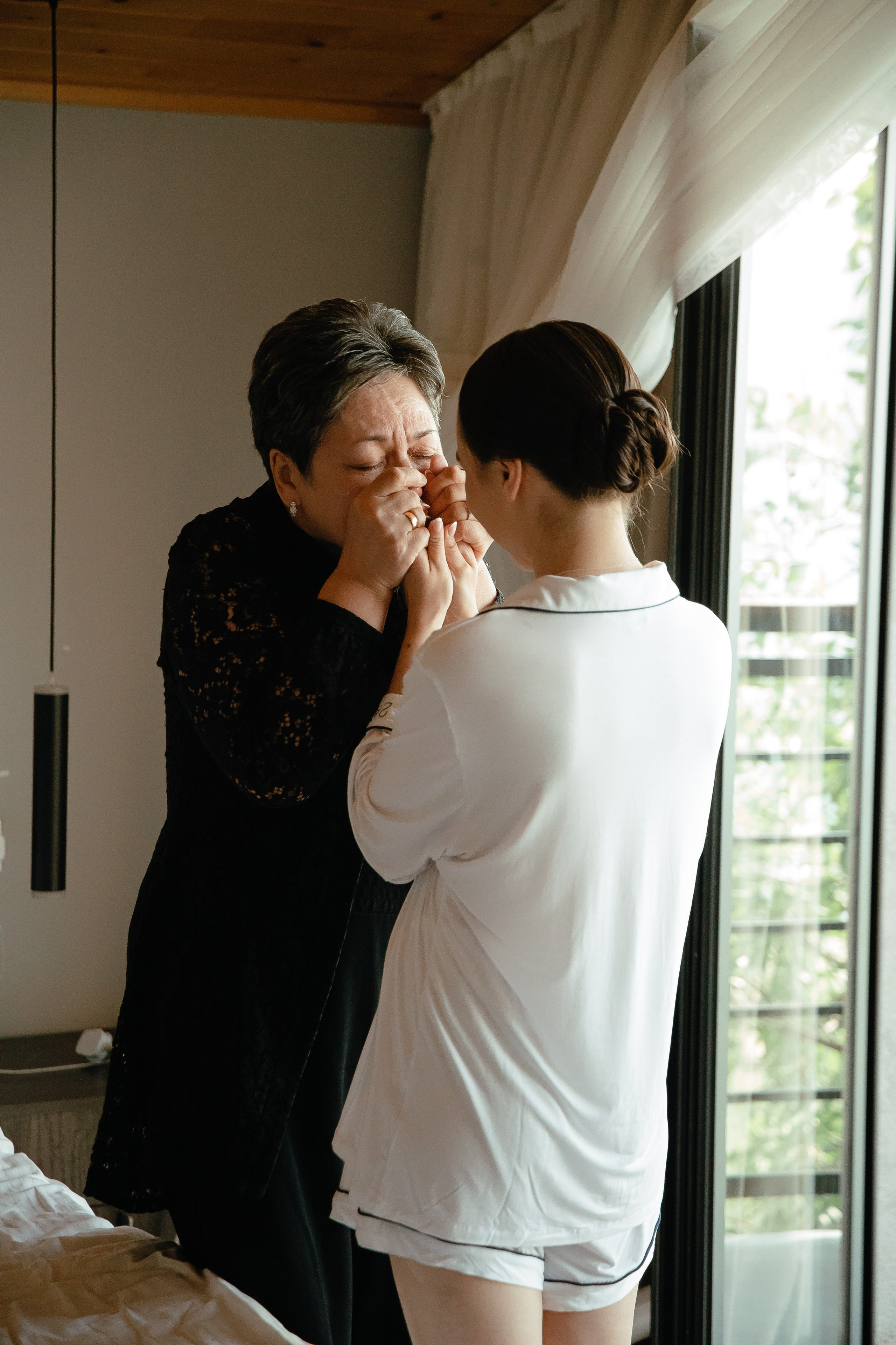 Thomas & Suyumbika. Главная