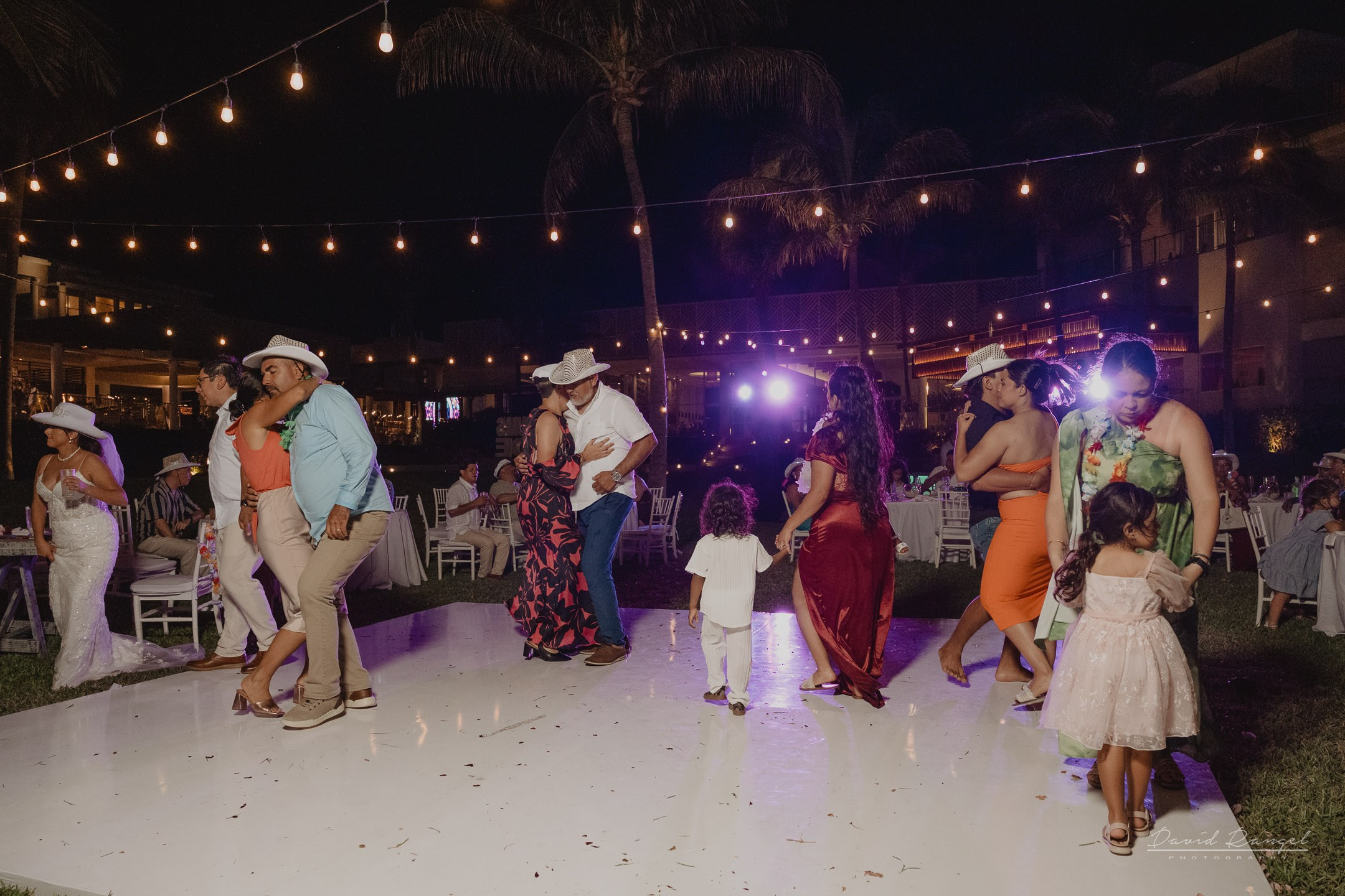 Destination Wedding in the Riviera Maya. Destination wedding photographer based in Cancun and Riviera Maya with service worldwide