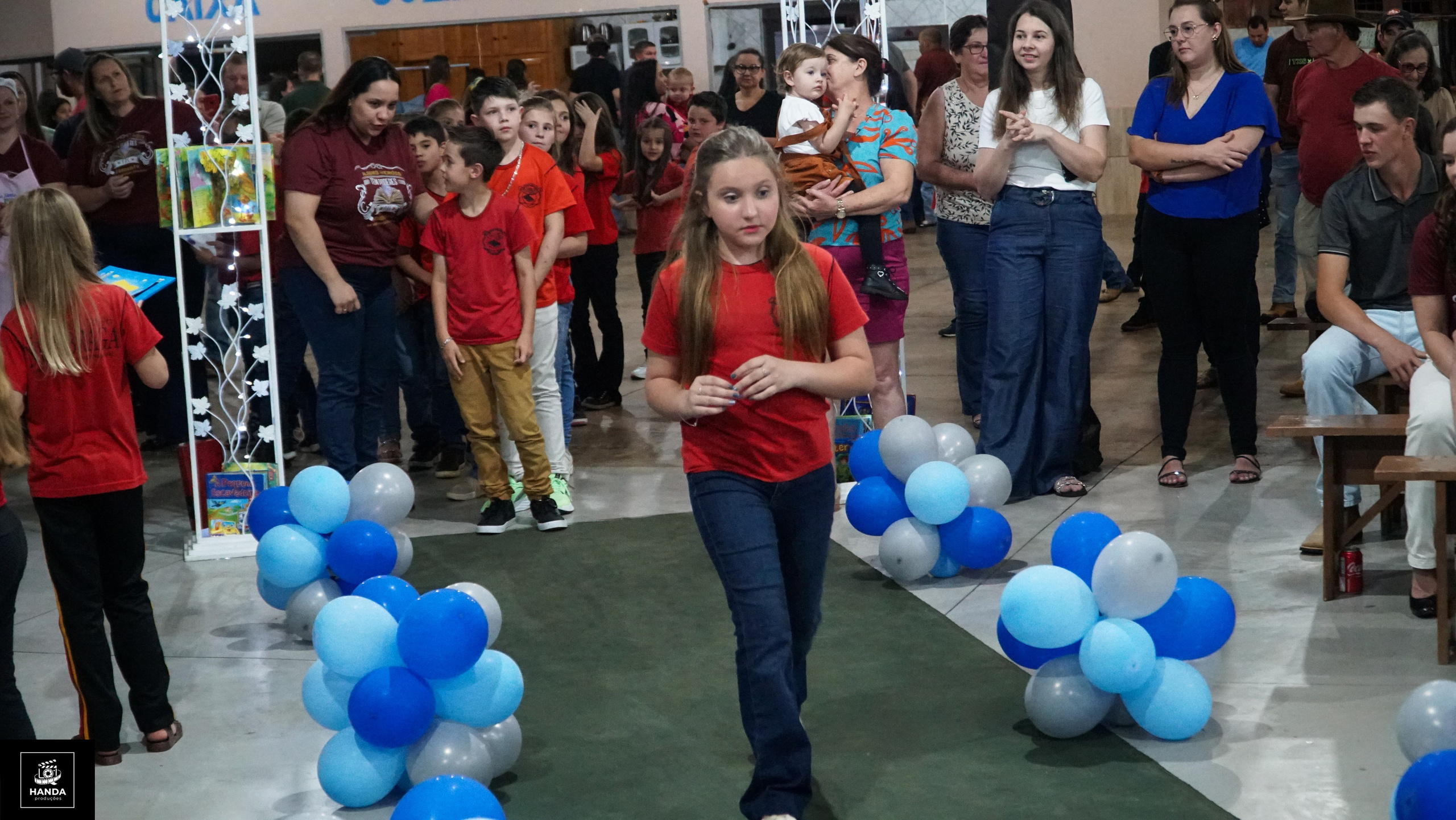 Noite autógrafos colégio Aurélio Buarque de Holanda. Handa Produções
