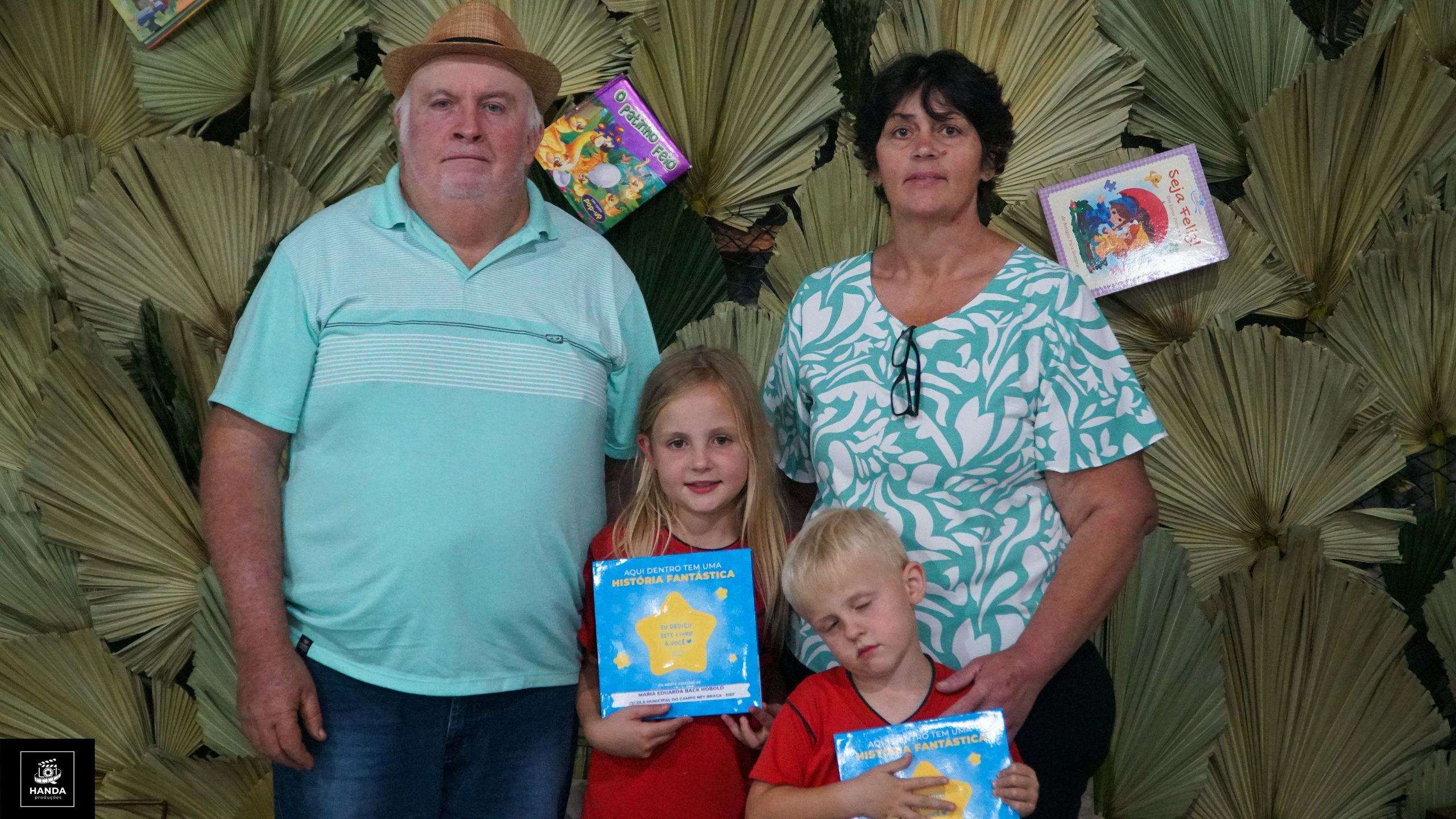 Noite autógrafos colégio Aurélio Buarque de Holanda. Handa Produções