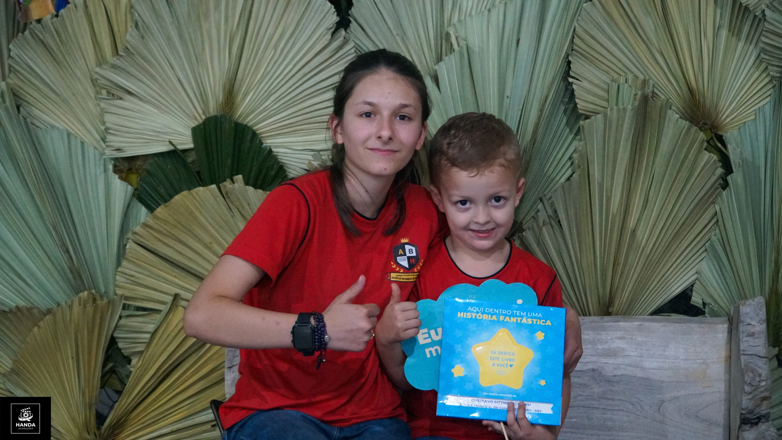 Noite autógrafos colégio Aurélio Buarque de Holanda. Handa Produções