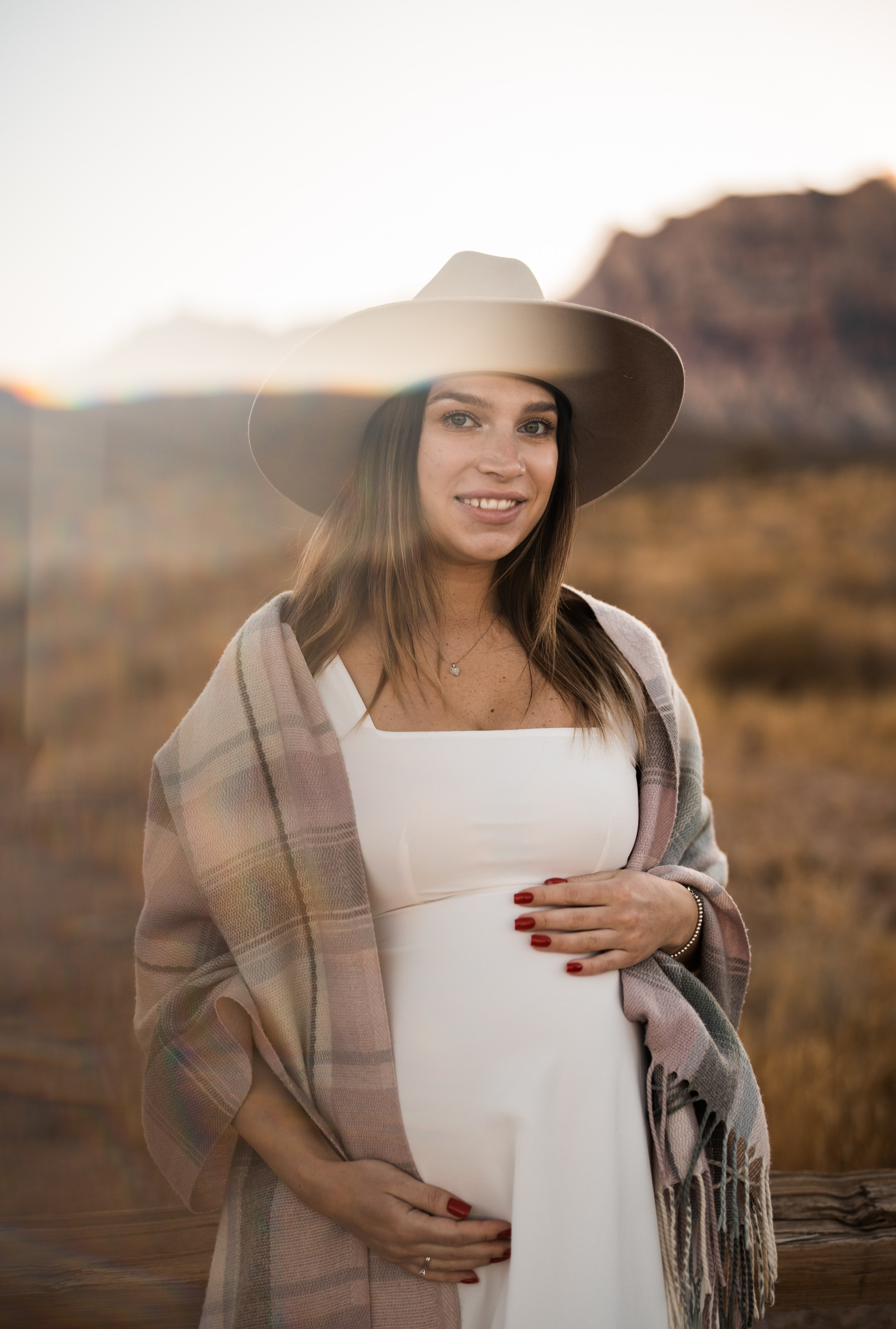 Anya&Andrey. Pregnancy. Wedding & elopement photographer Viktoriya Kravtsov. Las Vegas