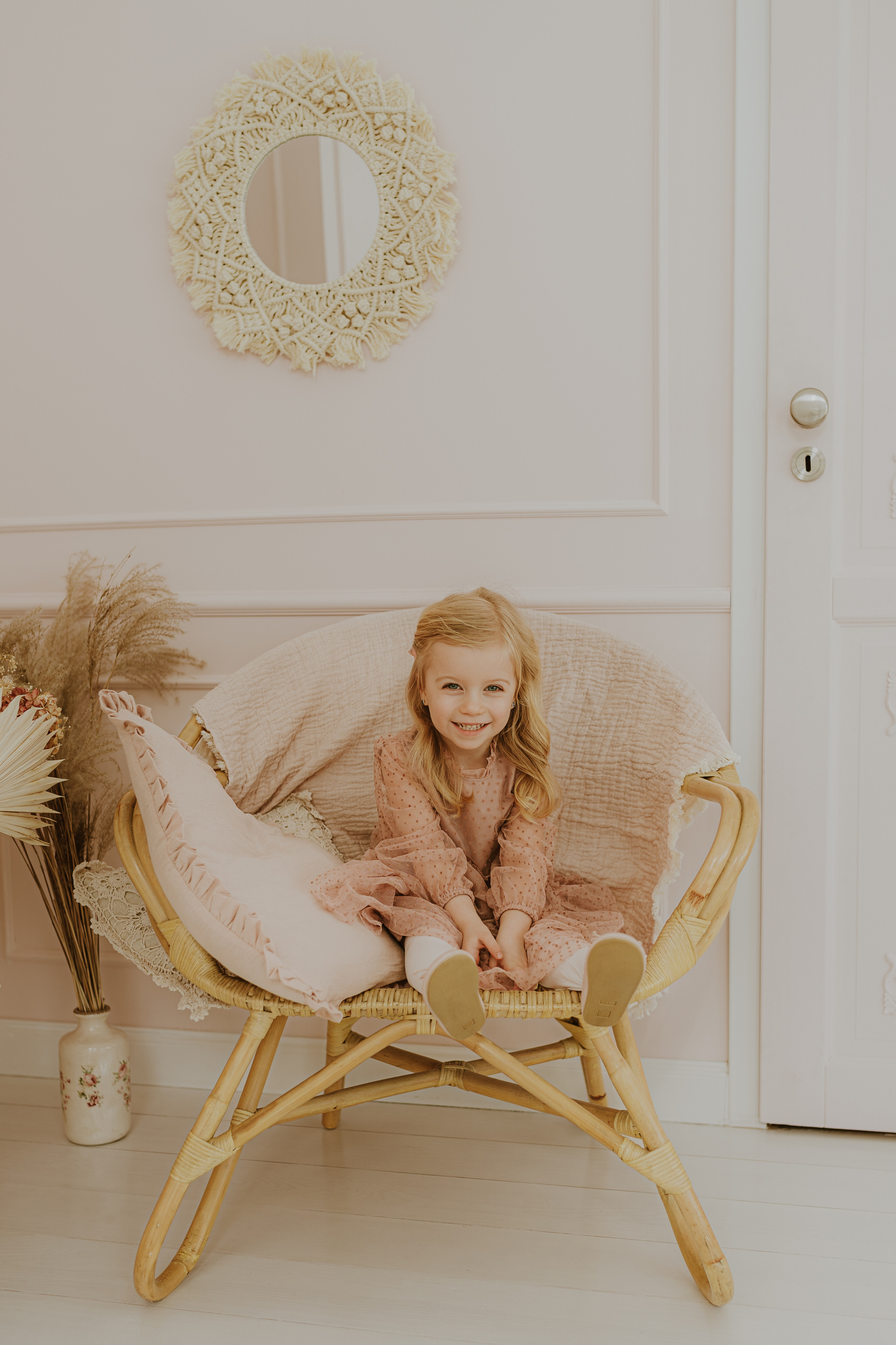 SESJA RODZINNA W CYNAMONOWYM STUDIU. Karkowskafoto - fotografia miłości