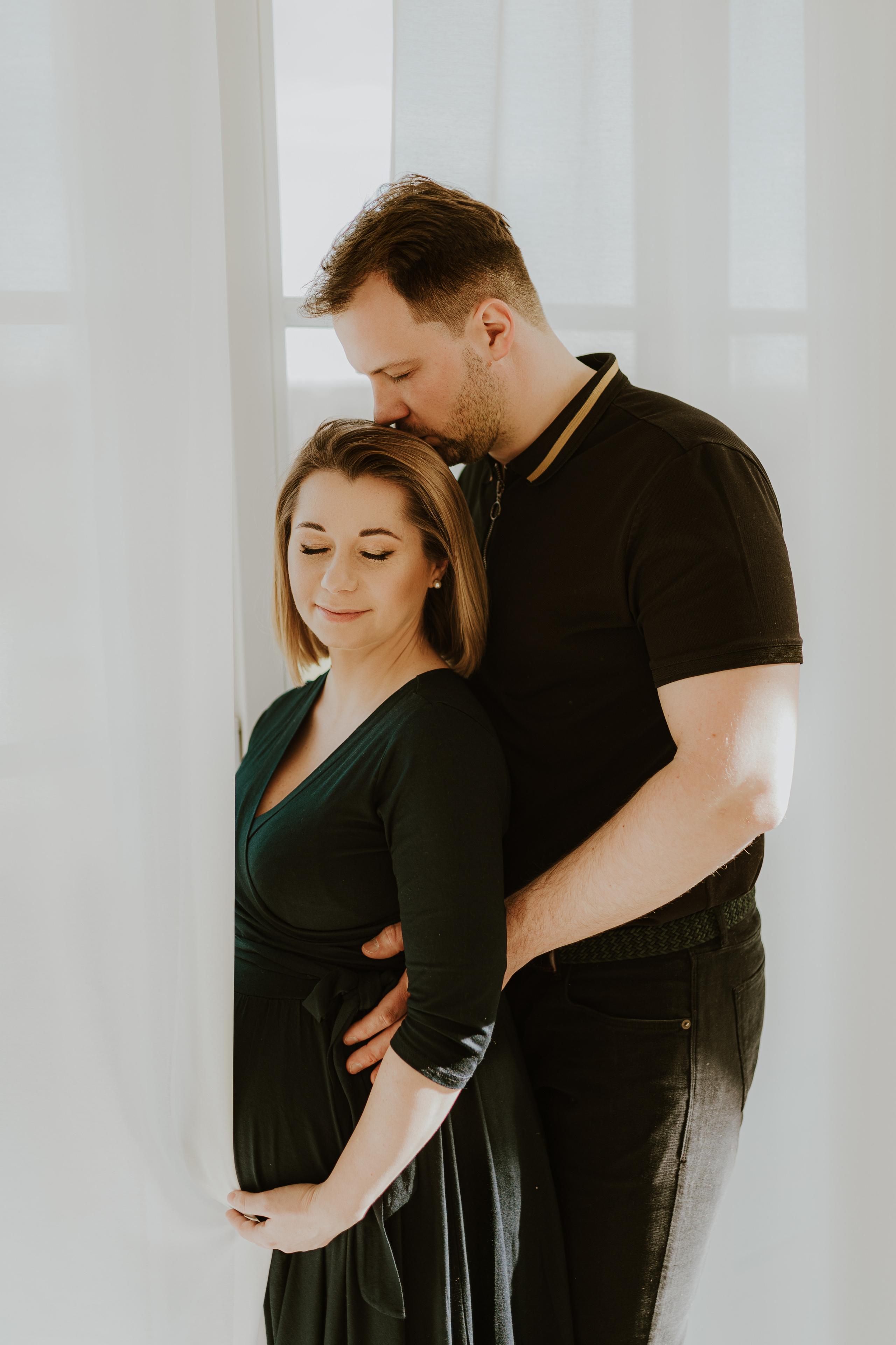 SESJA RODZINNA W CYNAMONOWYM STUDIU. Karkowskafoto - fotografia miłości