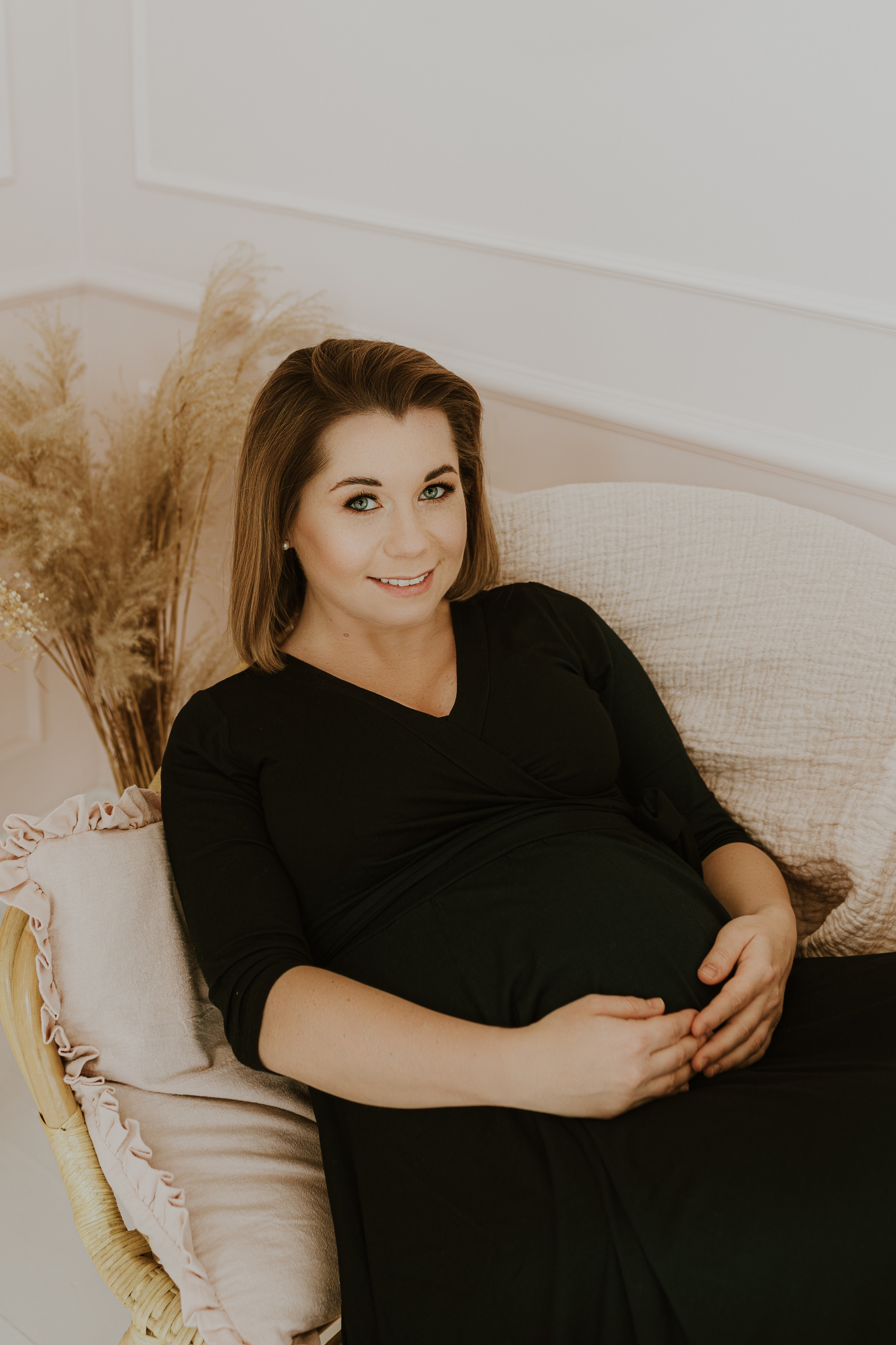 SESJA RODZINNA W CYNAMONOWYM STUDIU. Karkowskafoto - fotografia miłości