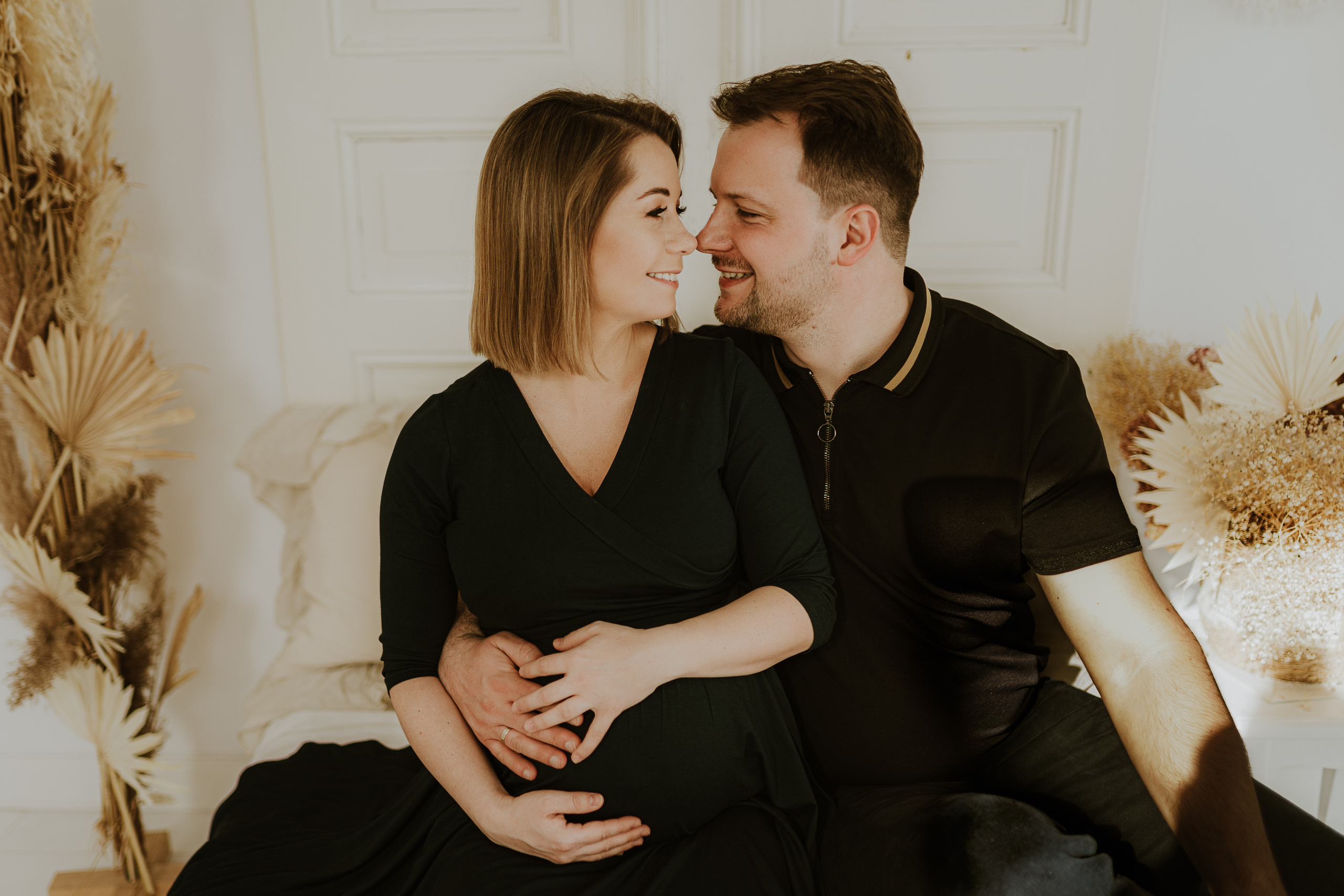 SESJA RODZINNA W CYNAMONOWYM STUDIU. Karkowskafoto - fotografia miłości