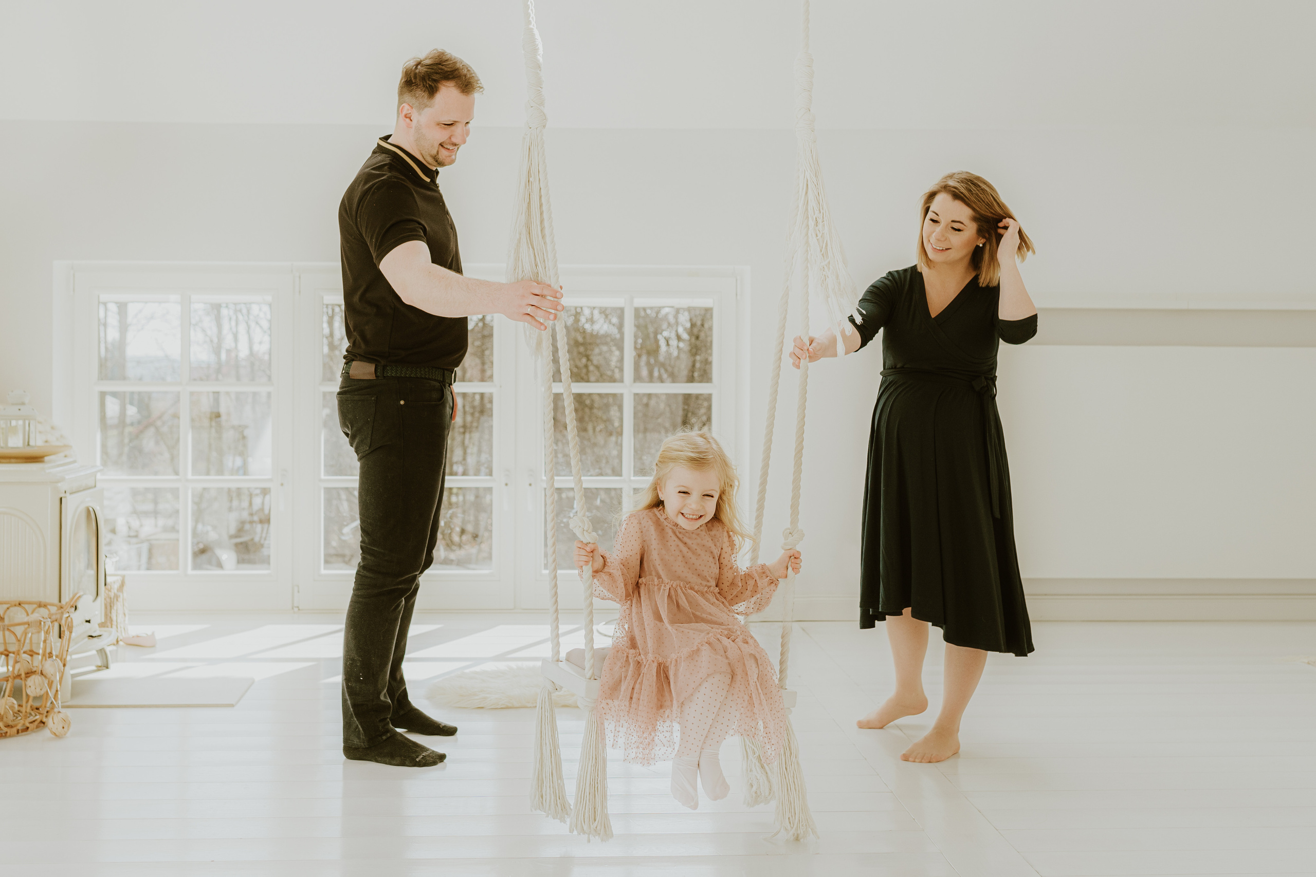 SESJA RODZINNA W CYNAMONOWYM STUDIU. Karkowskafoto - fotografia miłości