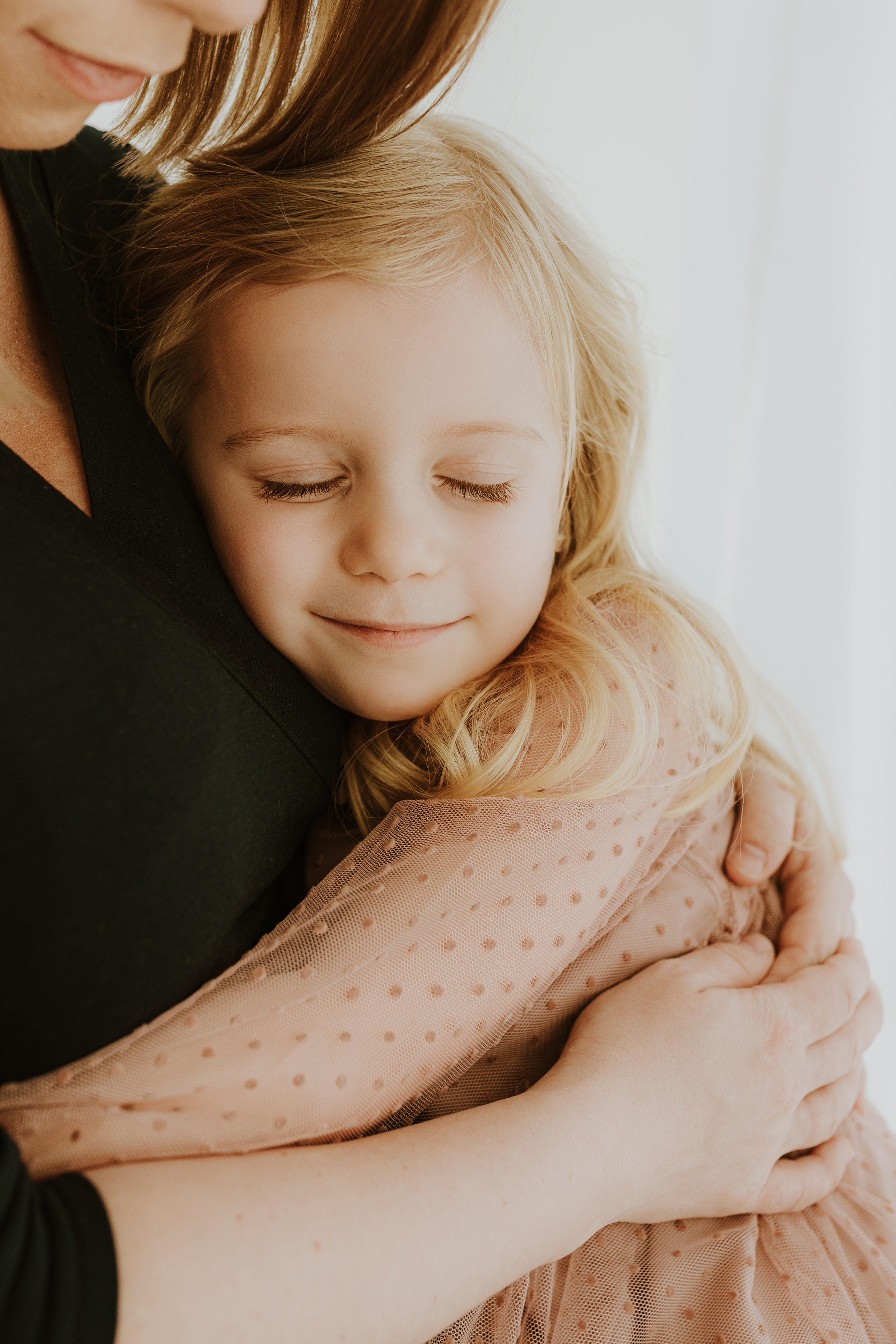 SESJA RODZINNA W CYNAMONOWYM STUDIU. Karkowskafoto - fotografia miłości