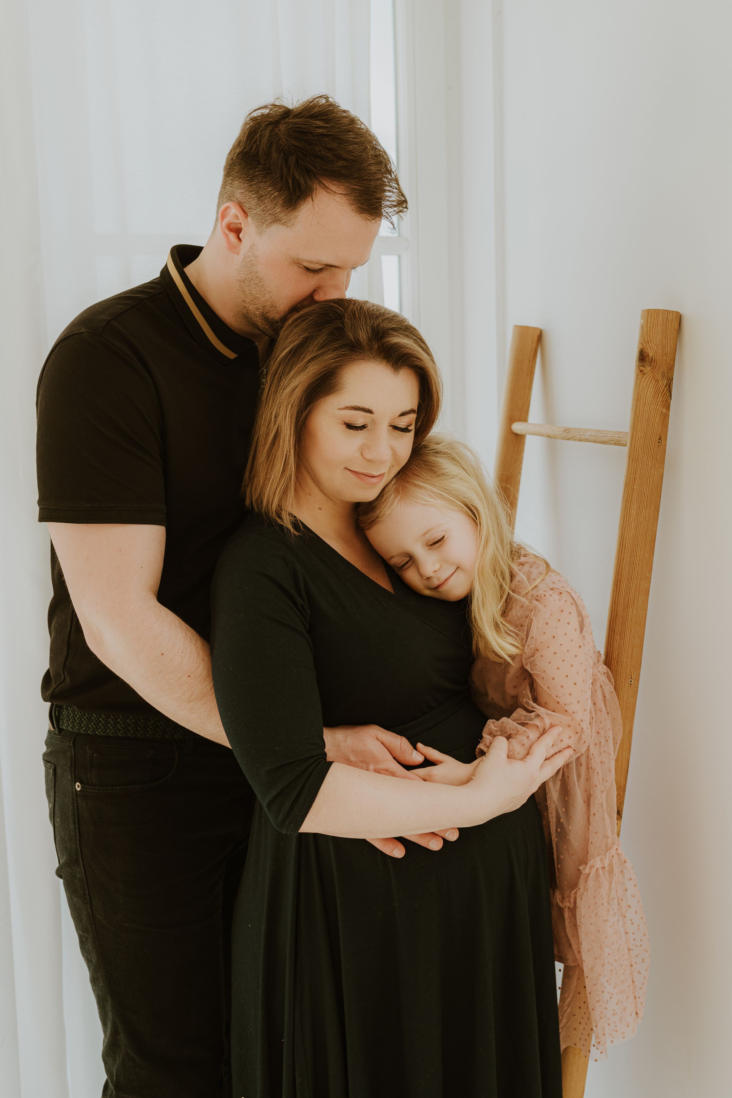 SESJA RODZINNA W CYNAMONOWYM STUDIU. Karkowskafoto - fotografia miłości