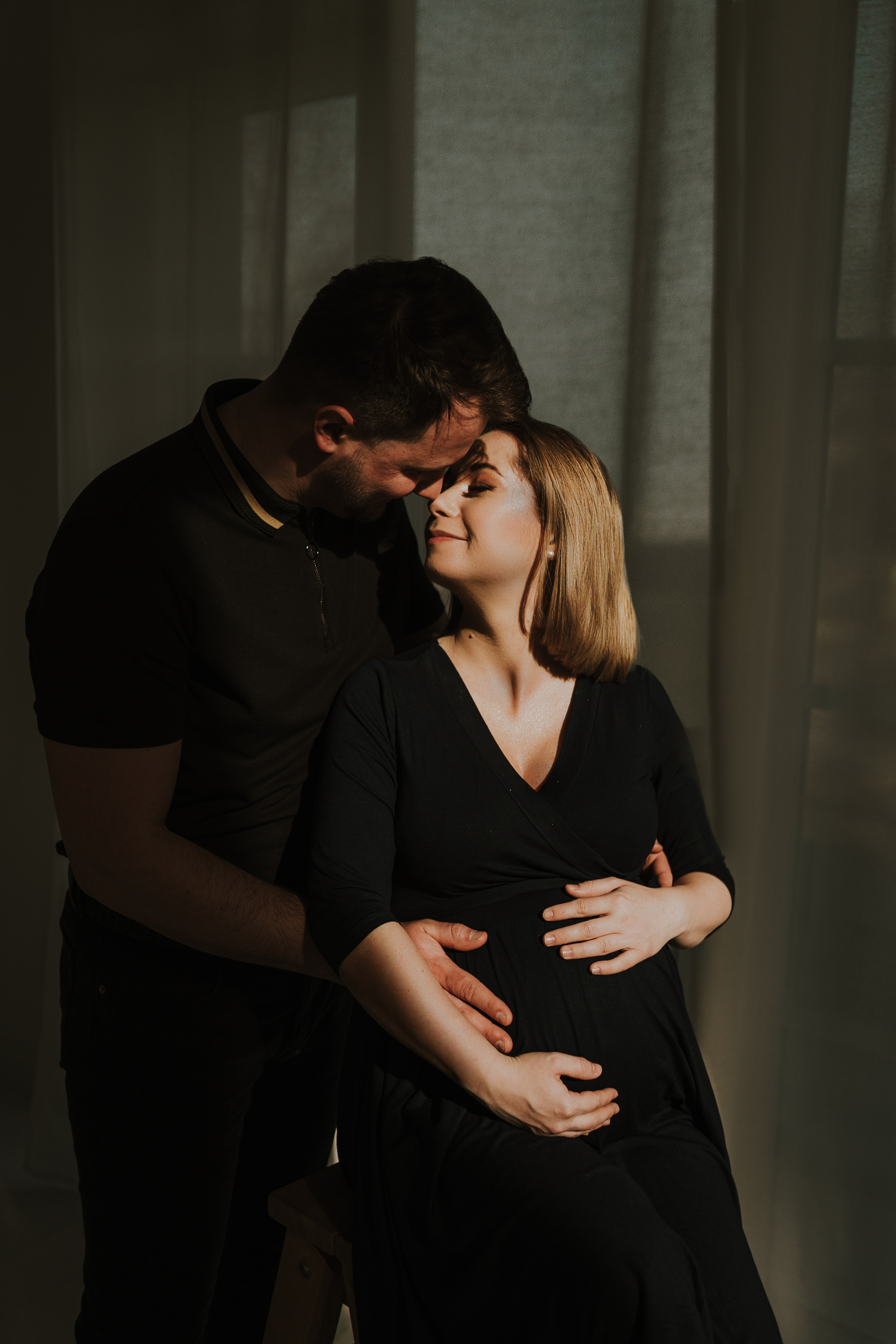 SESJA RODZINNA W CYNAMONOWYM STUDIU. Karkowskafoto - fotografia miłości