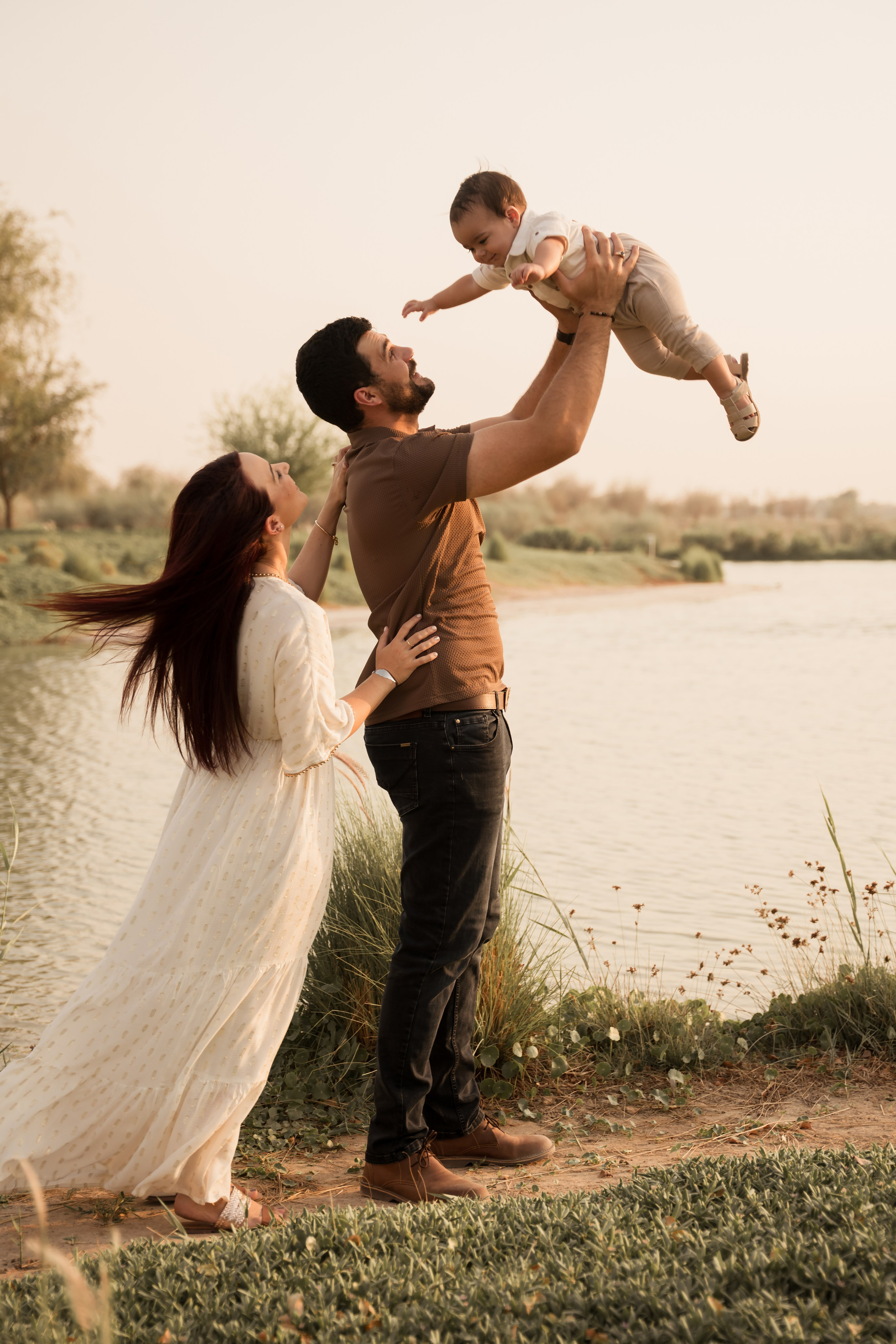 Cake by the Lake. Angela Iakovleva — Family Photographer in Dubai
