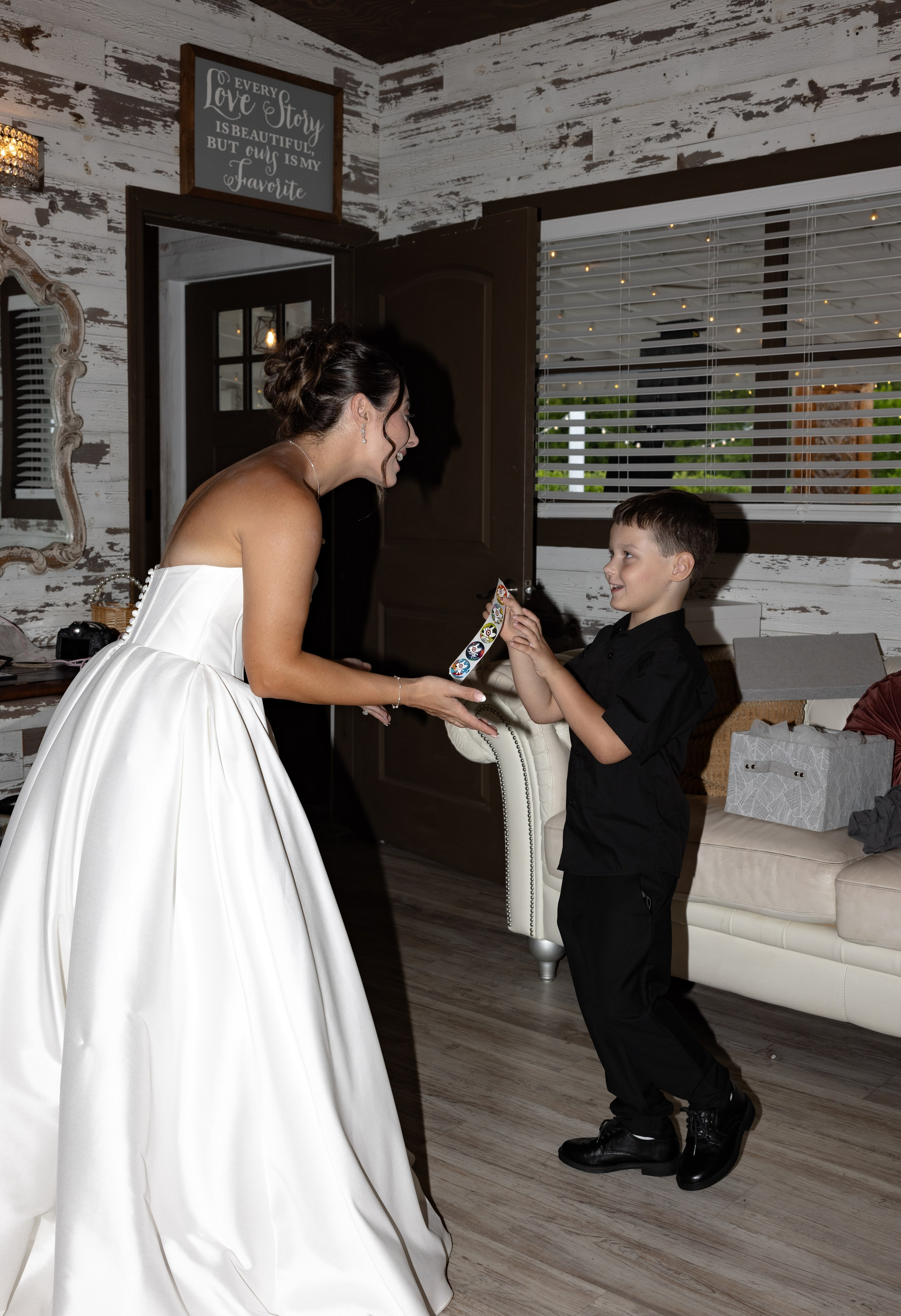 Alexsa and Robert. Ever After Farm Peach. Photographer Anastasia Nagibina