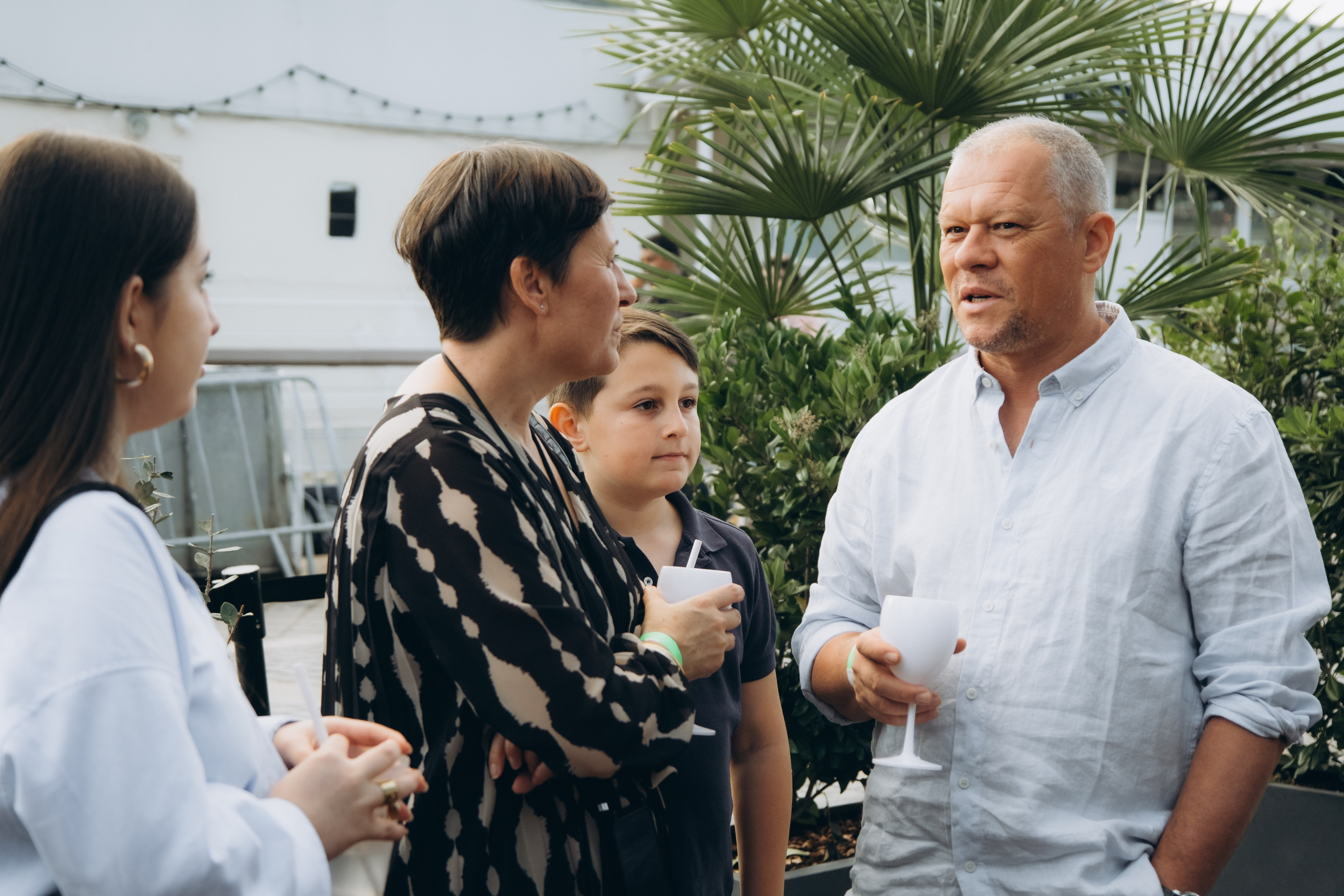 Marie’s Birthday with an Eiffel Tower view. Photographer in Paris Marina Chaput
