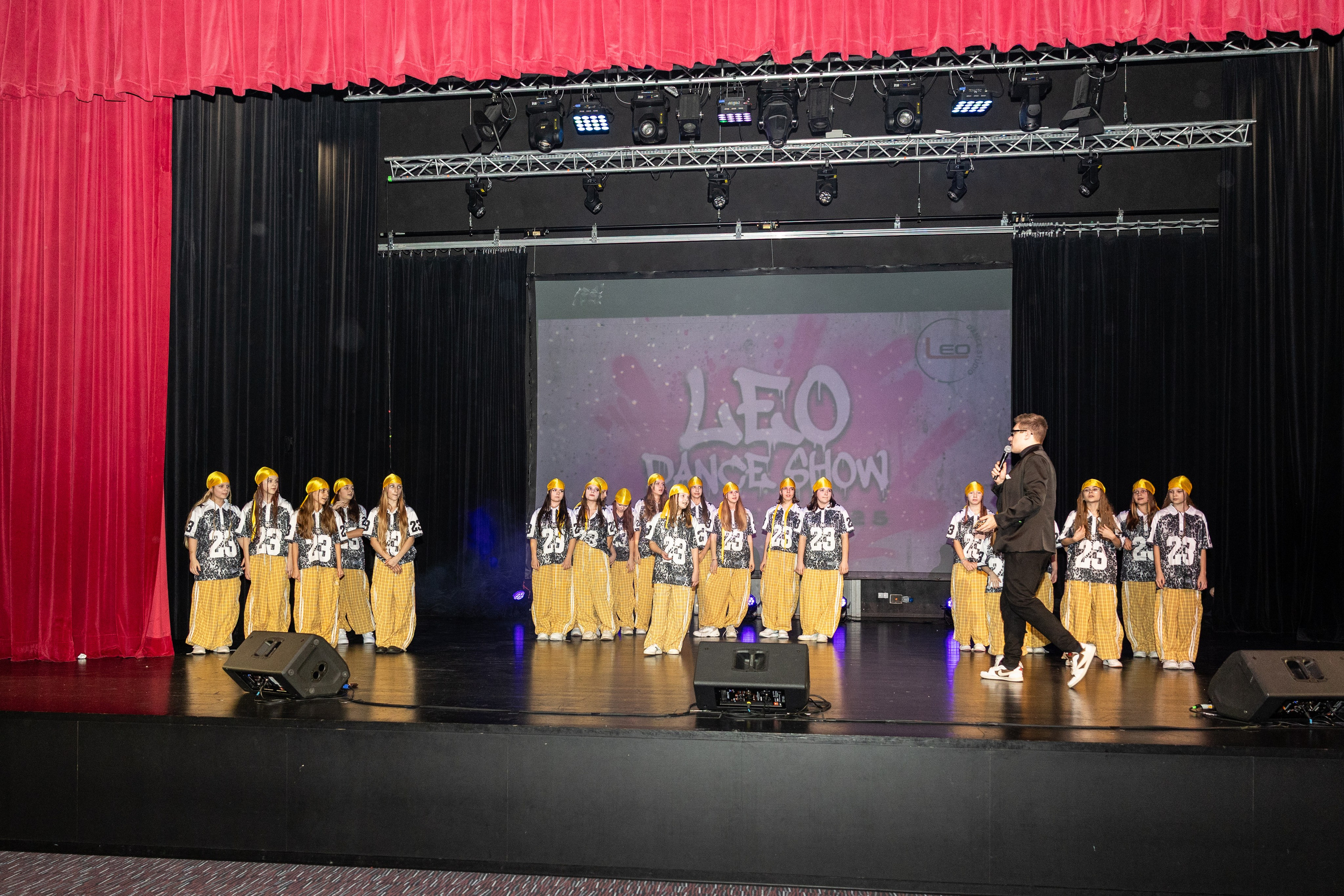 LEO DANCE SHOW WINTER 2025. Семейный и детский фотограф в Варшаве Мила Бобровская