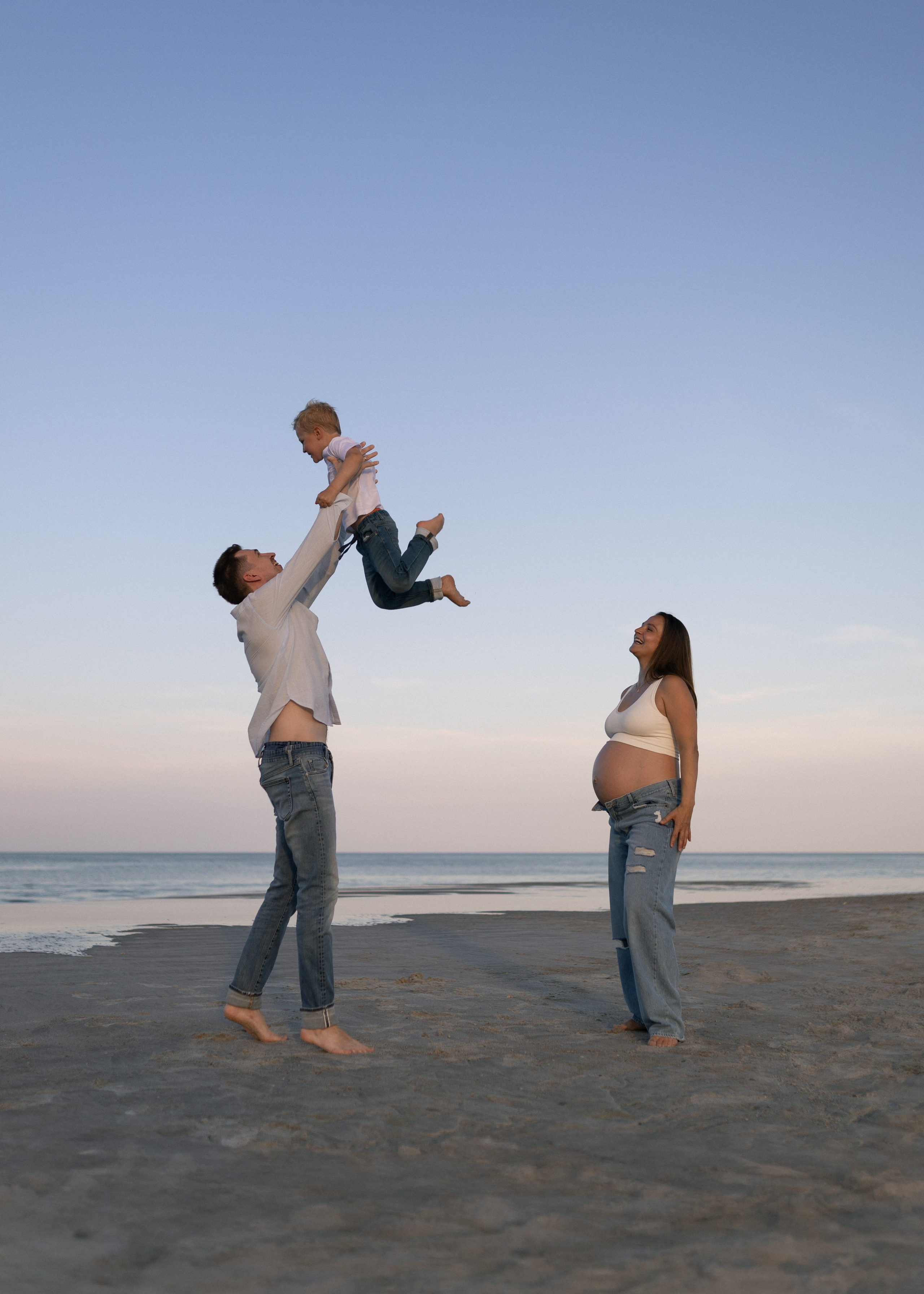 T + A Maternity at the Beach. Portrait and couples photographer in Florida, Valeriia Honcharova