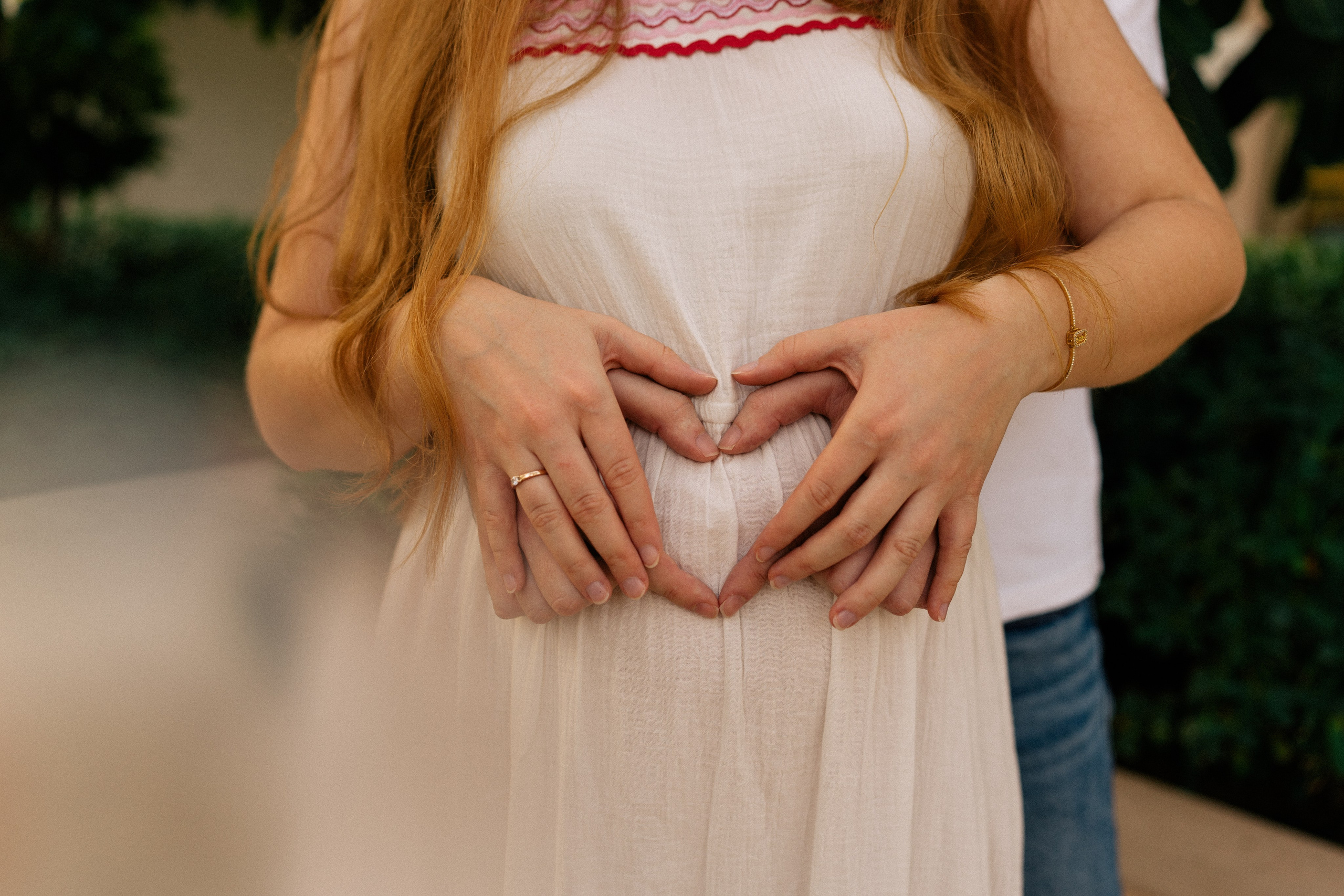 Um Al Amarat Park Pregnancy. Professional Photographer Abu Dhabi, Dubai — Yulia Ismoilova | 2025