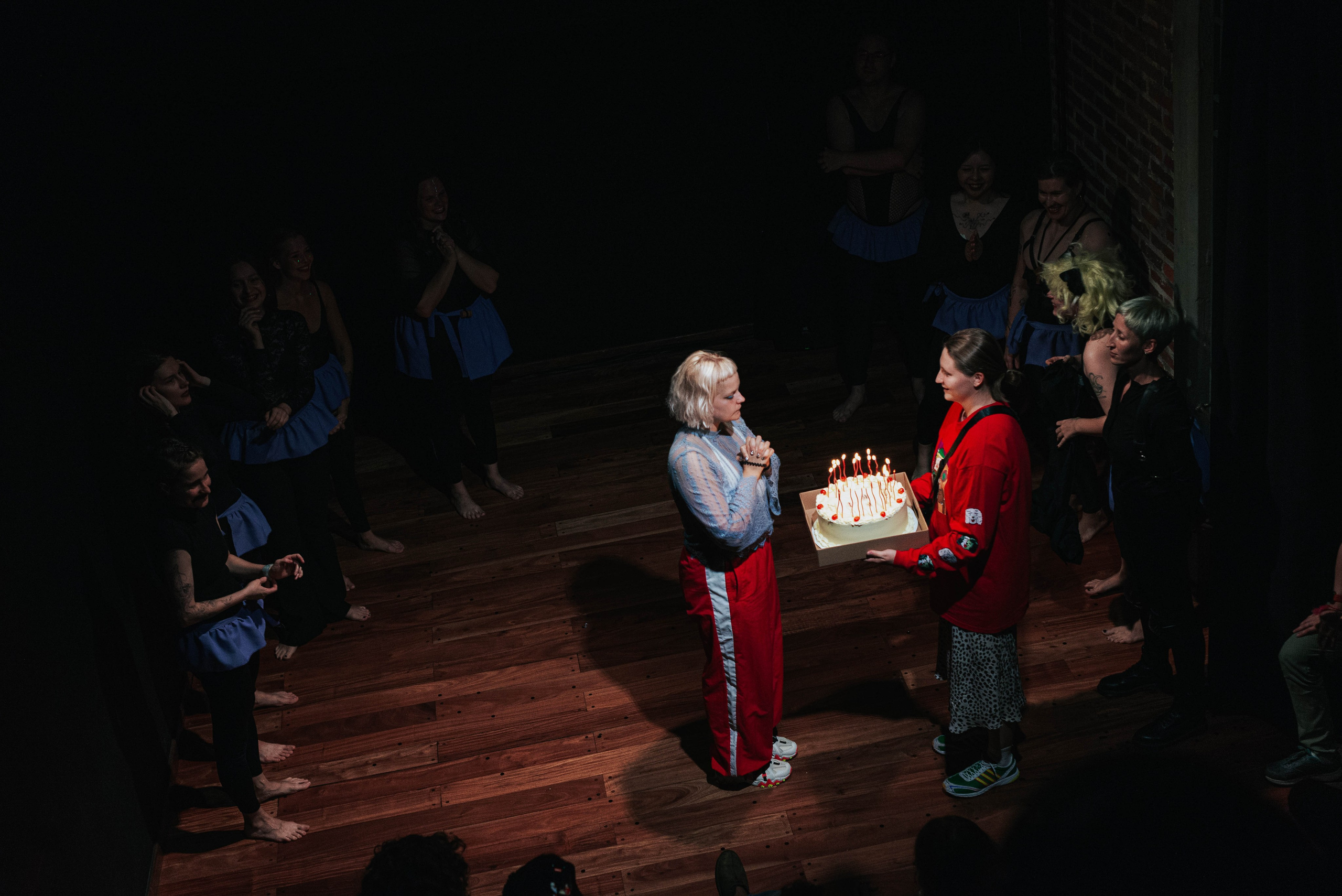 Анонс. Полковник и птицы. Фотограф @elmirkami в городе Буэнос-Айрес