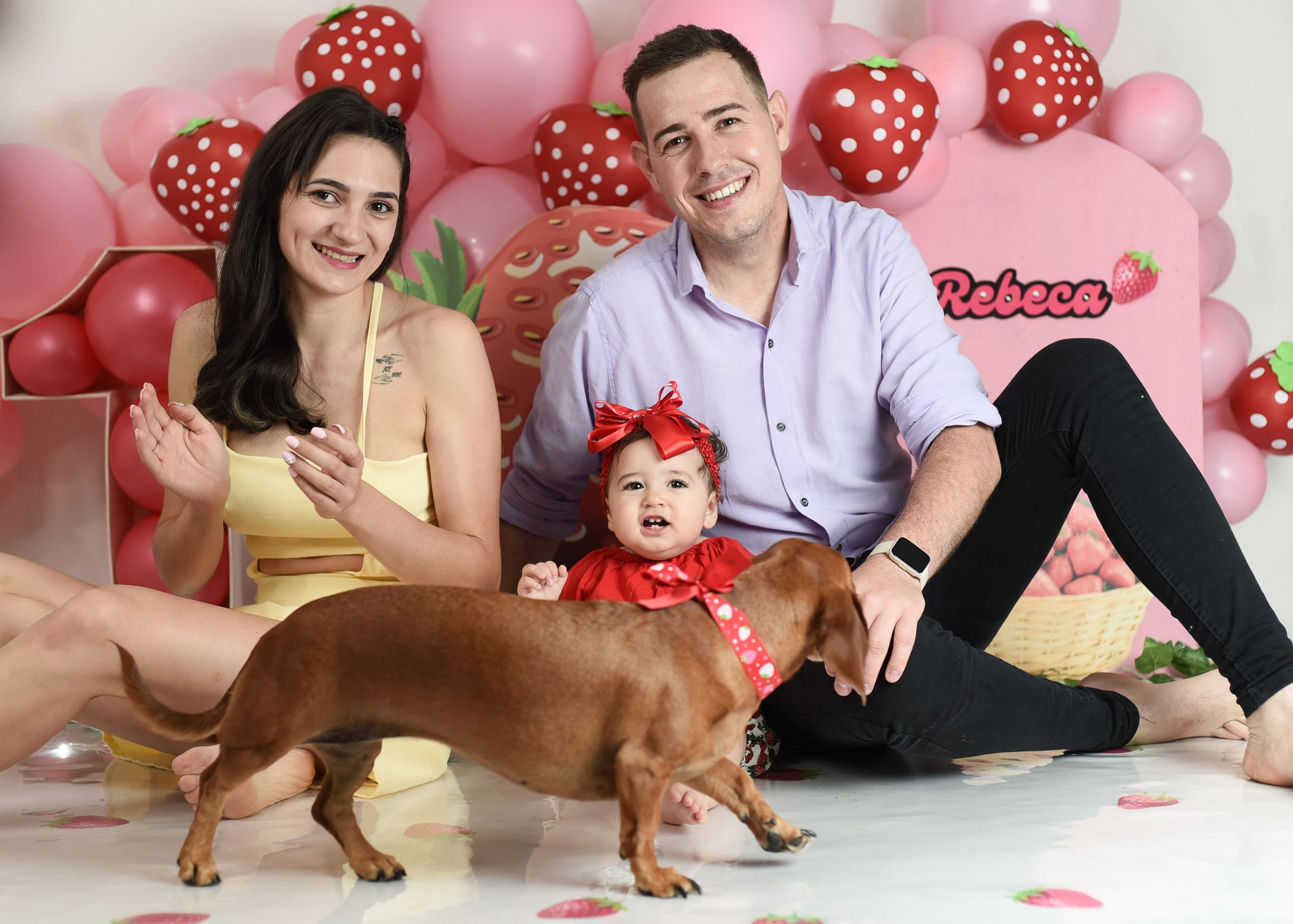 Sesión 1er año de Rebeca. Temática: Frutillita + Mini Sesión Navideña. Fotografo de casamiento en misiones y fotógrafo de familia  Posadas