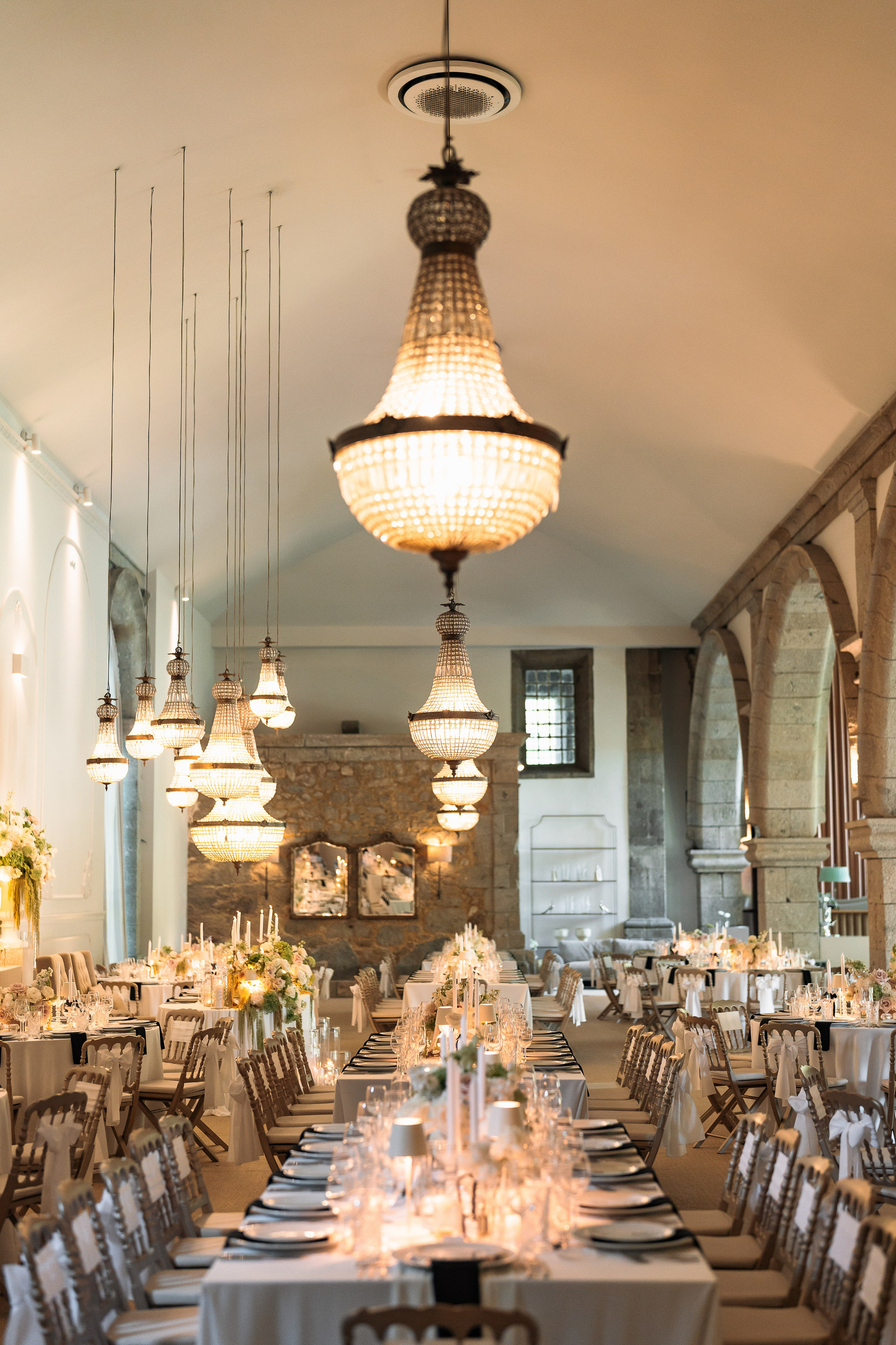 Sala preparada para a receção do casamento
