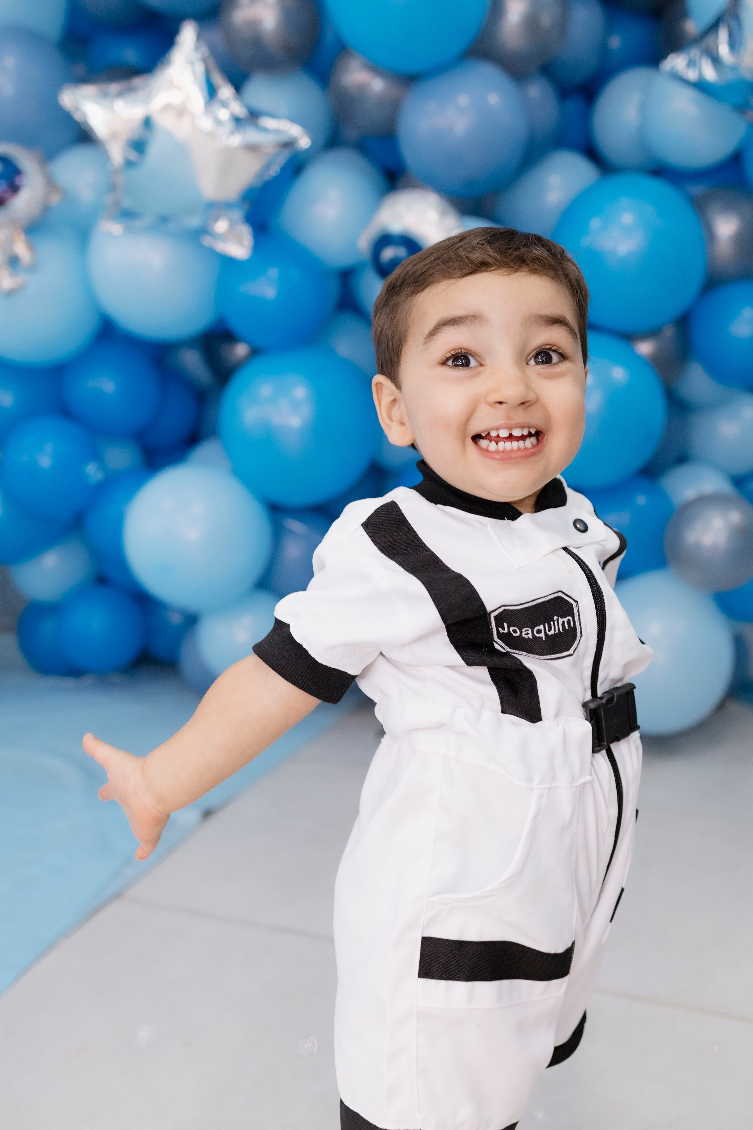 Joaquim aproveitando cada momento da sua festa de 2 anos