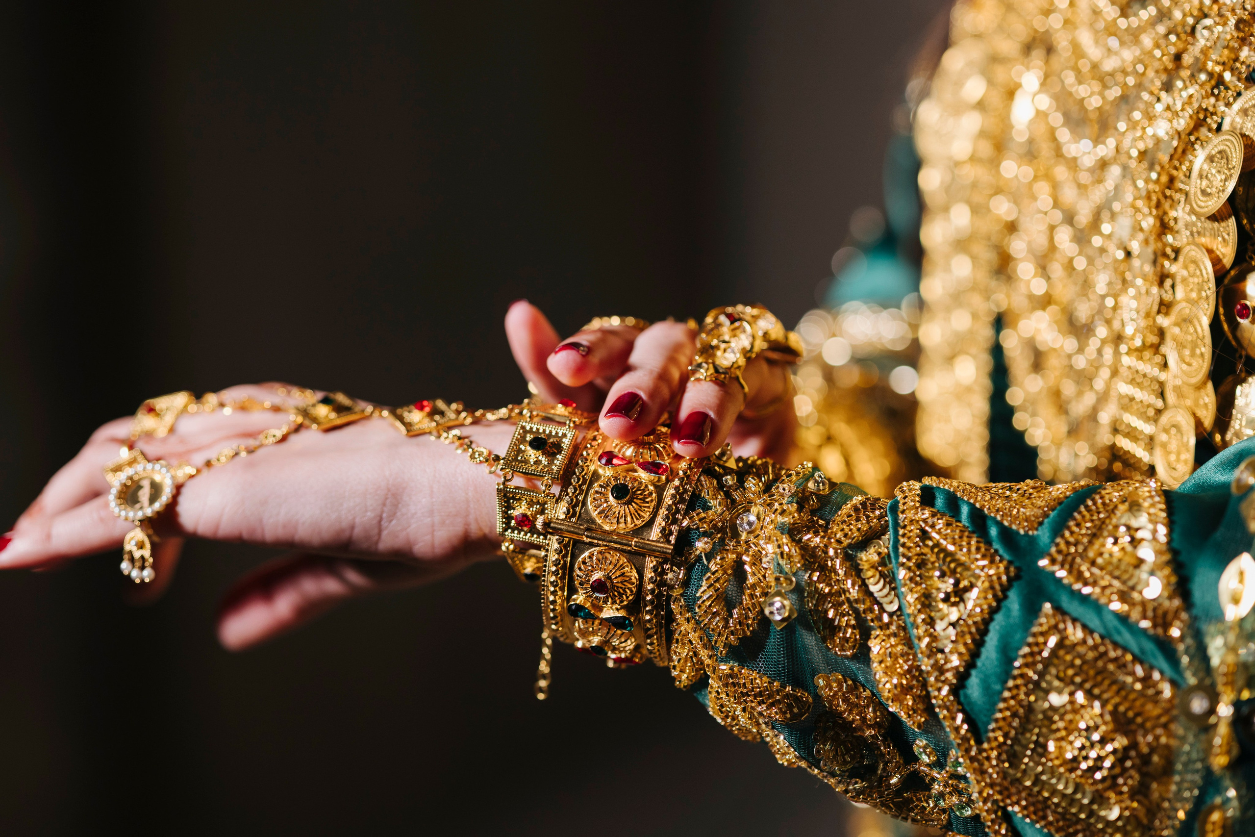 Meera Henna. Wedding, Maternity & Family Photographer in Dubai, UAE & Worldwide