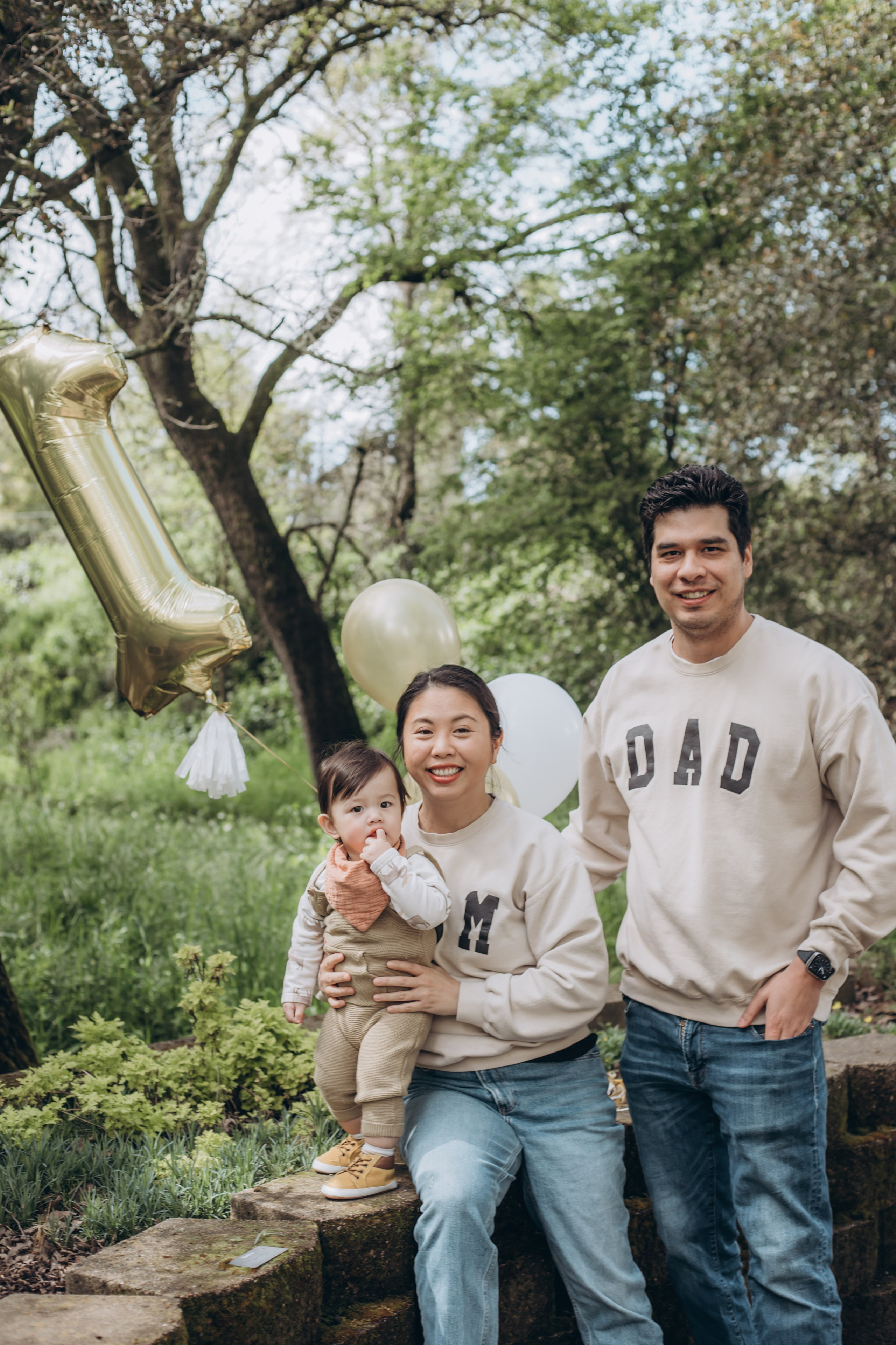 Family in nature. Family and children’s lifestyle photographer Elena Tumanova
