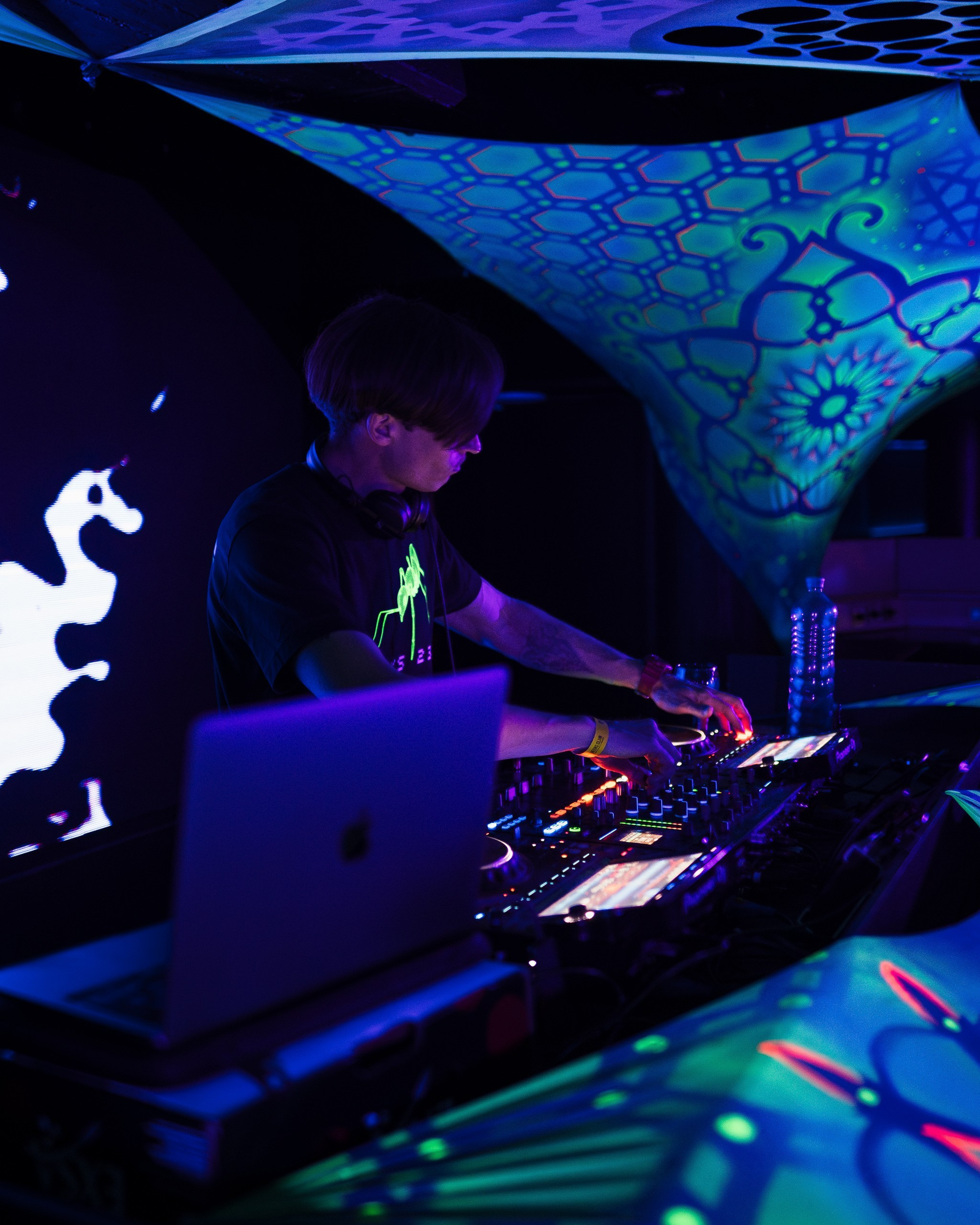 Nibirus People Techno Party Photography - 808Media. 808Media – Professionelle Foto- und Videografie für Restaurants, Hotels, Events und Hochzeiten in Innsbruck und Tirol