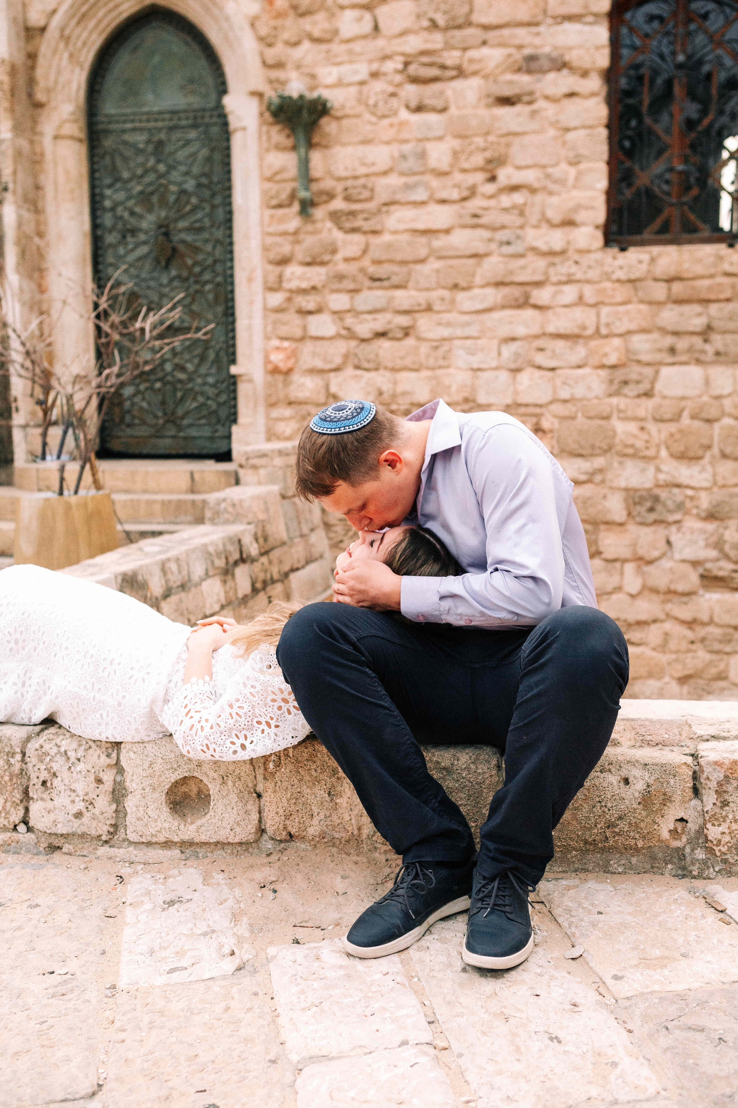 LOVERS IN JAFFO. PHOTOGRAPHER IN ISRAEL