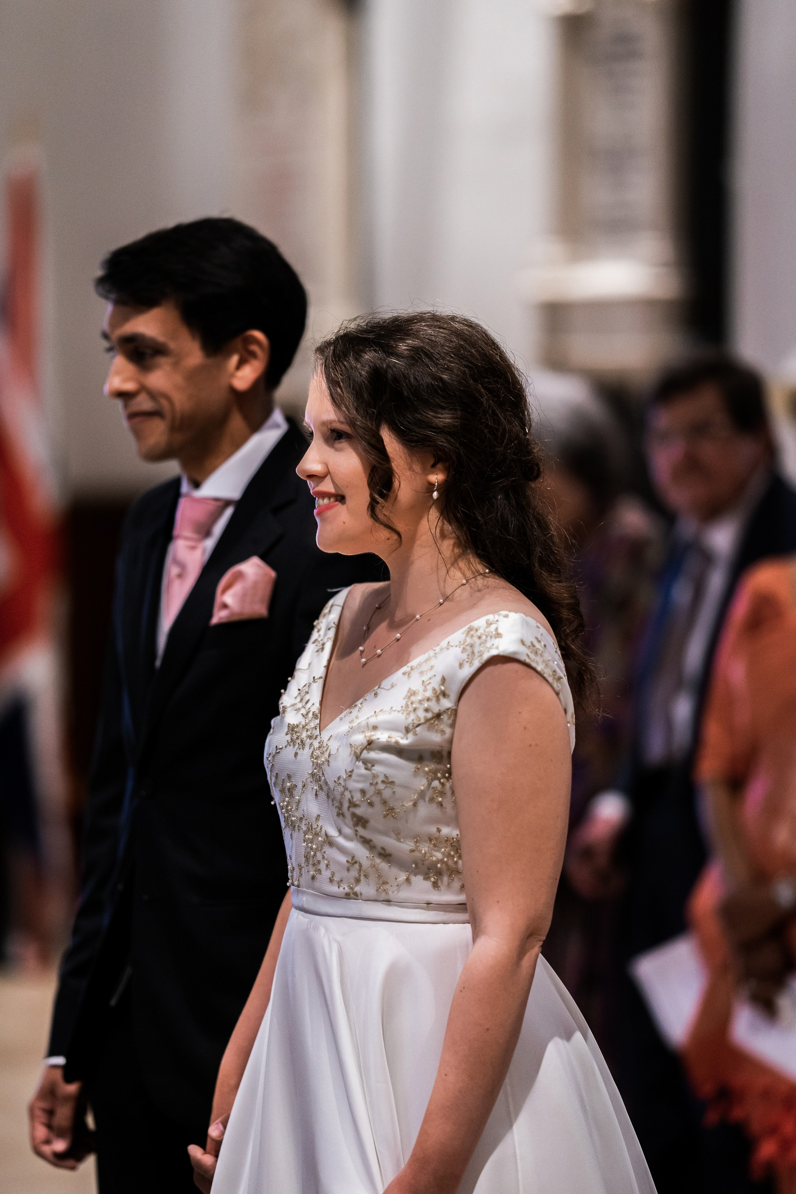 Mariage à l’église | Photographie de cérémonie par Eugenia Andres. Photographe à Genève - Eugenia Andres