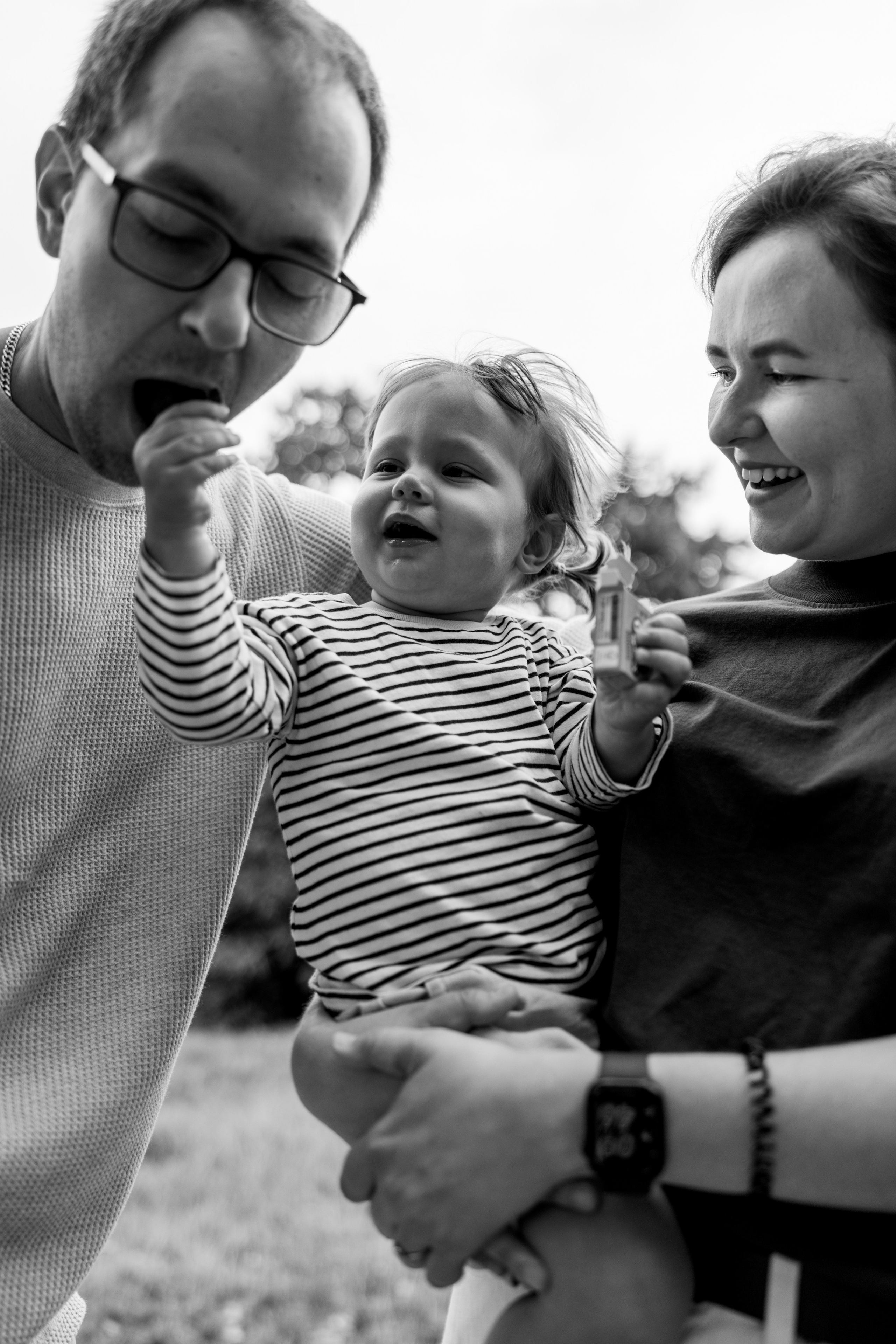 Milena with parents (Greenwich Park). Anastasia Klink, Photographer in London