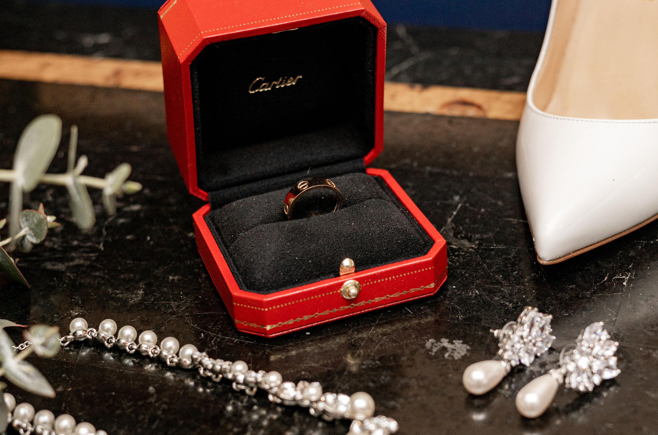 Mr. & Mrs. Burton. Wedding Photo & Video