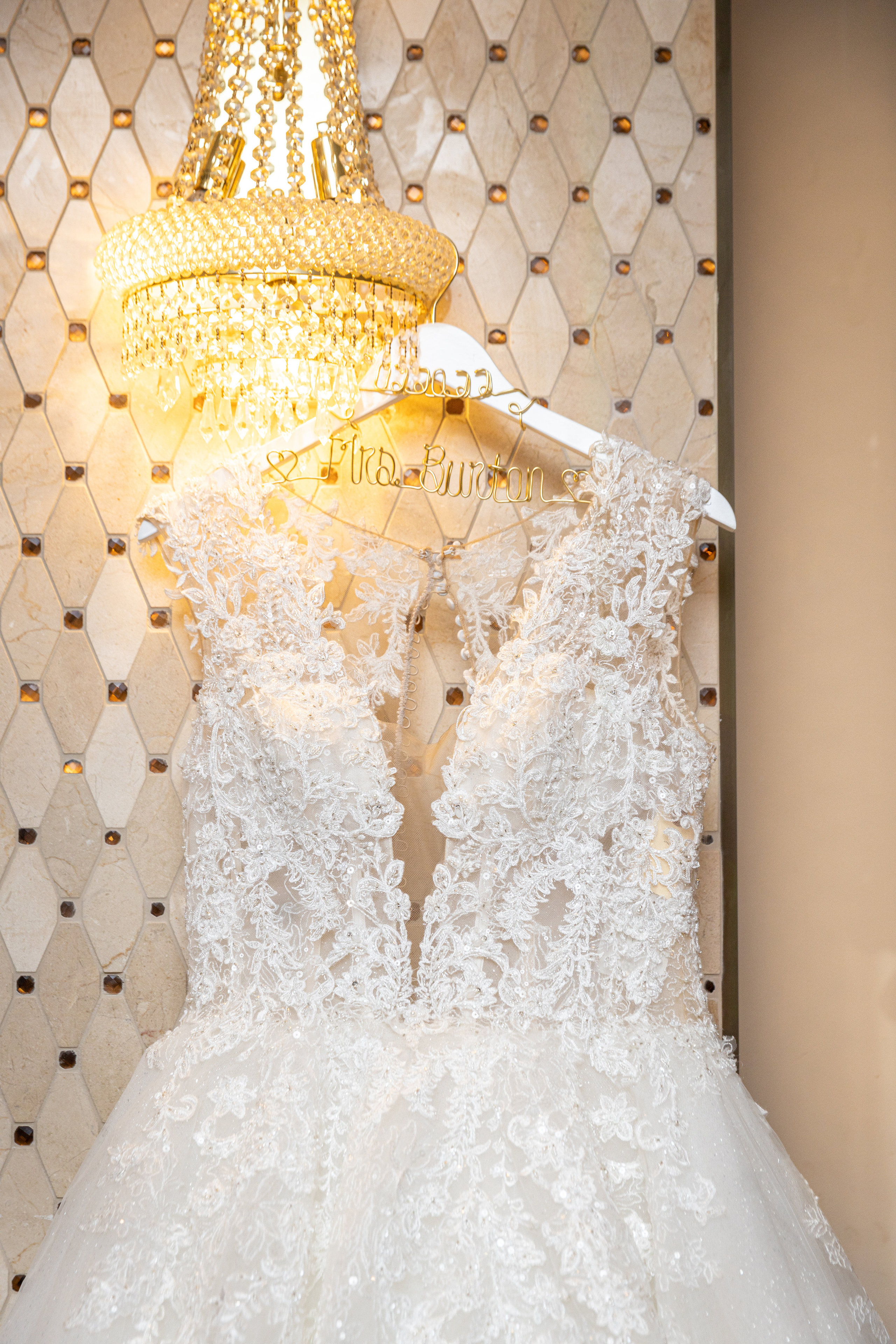 Mr. & Mrs. Burton. Wedding Photo & Video