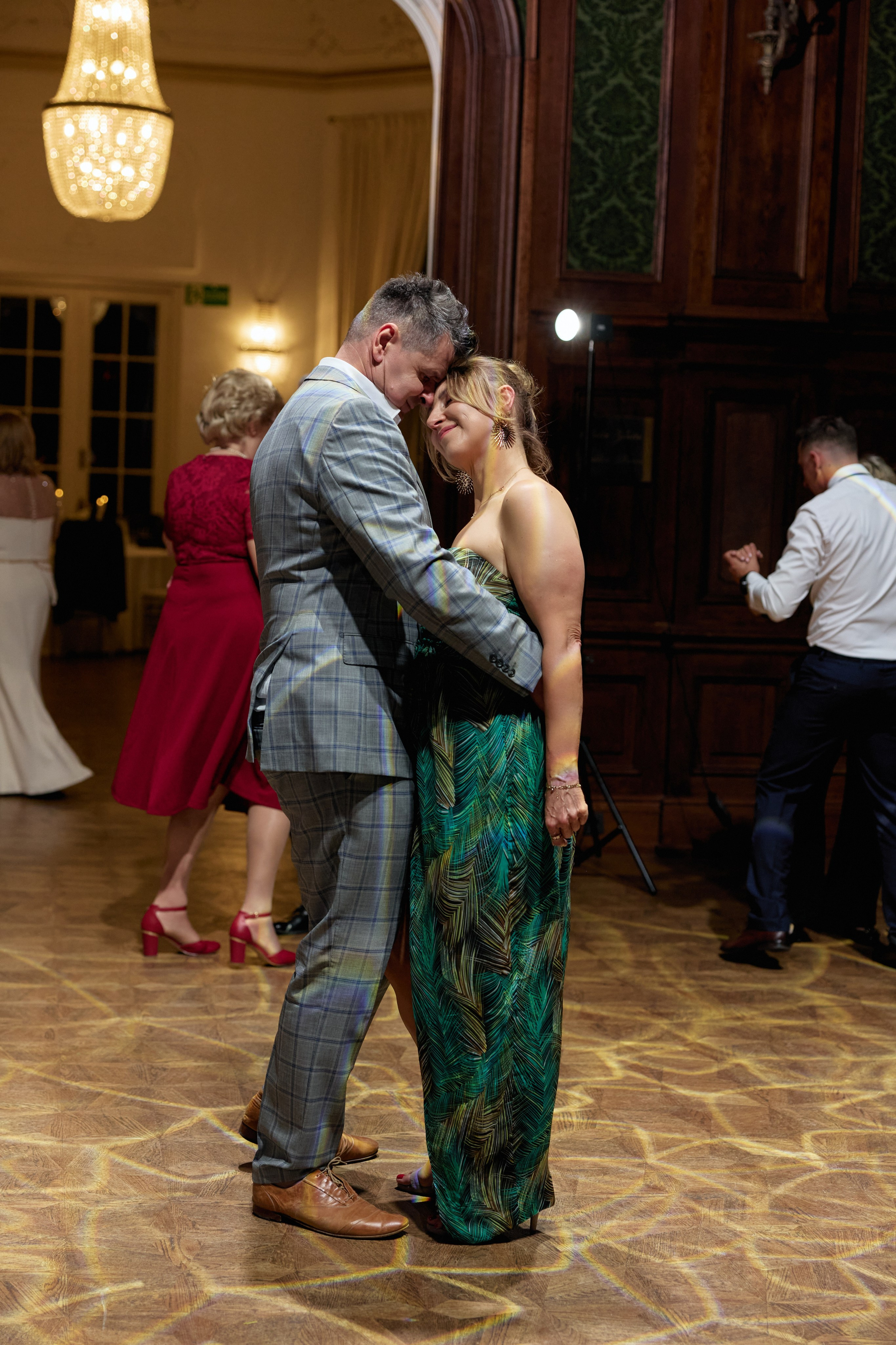 Wiktoria & Kacper. Pałac Goetz. Fotograf ślubny i rodzinny w Krakowie Yana Klymova