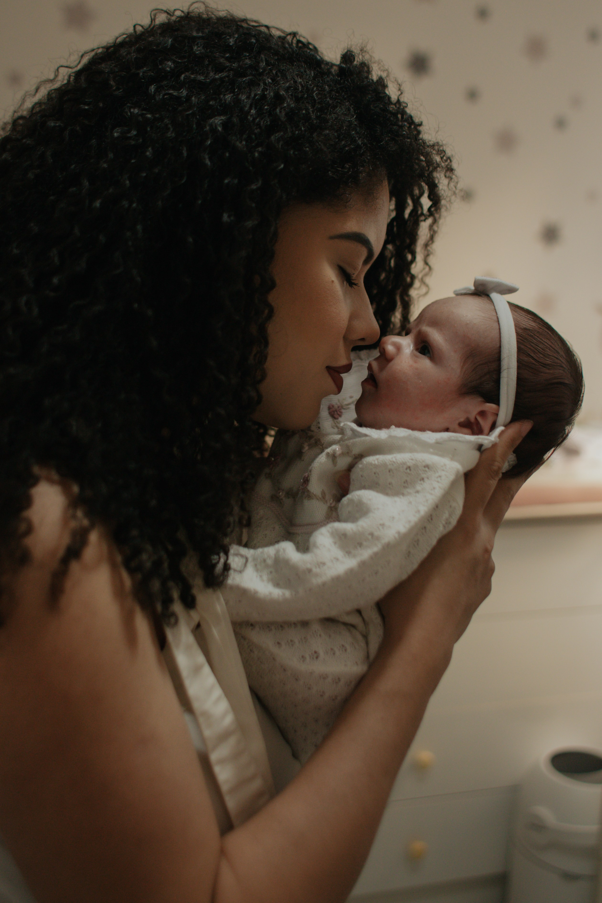 Laura — 1 mês. Amanda Paraizo | Fotógrafa de Parto, Gestante e Família na Grande Vitória — ES