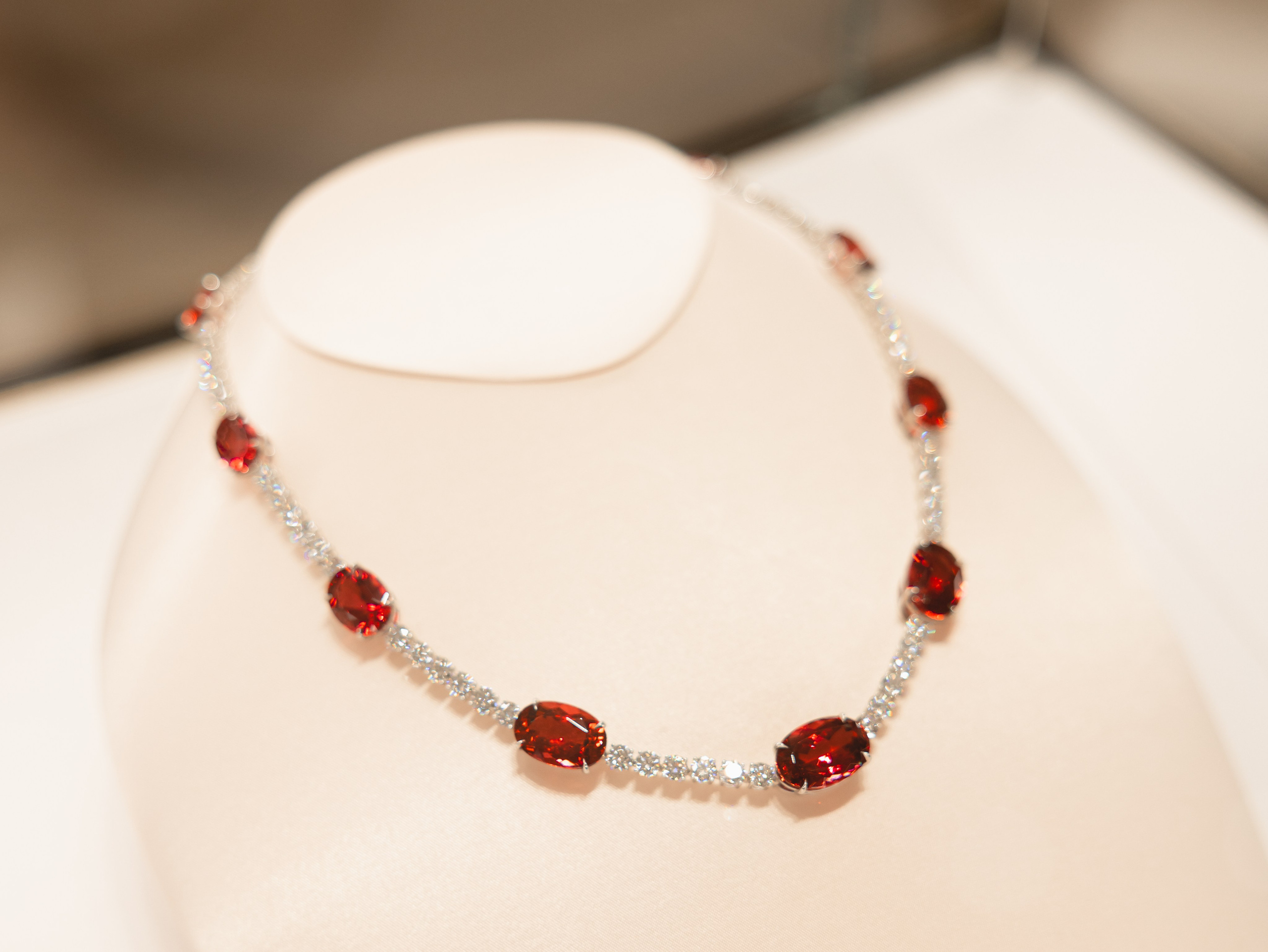 Tiffany. Professional wedding photographer in Copenhagen, Denmark — Julia Byron