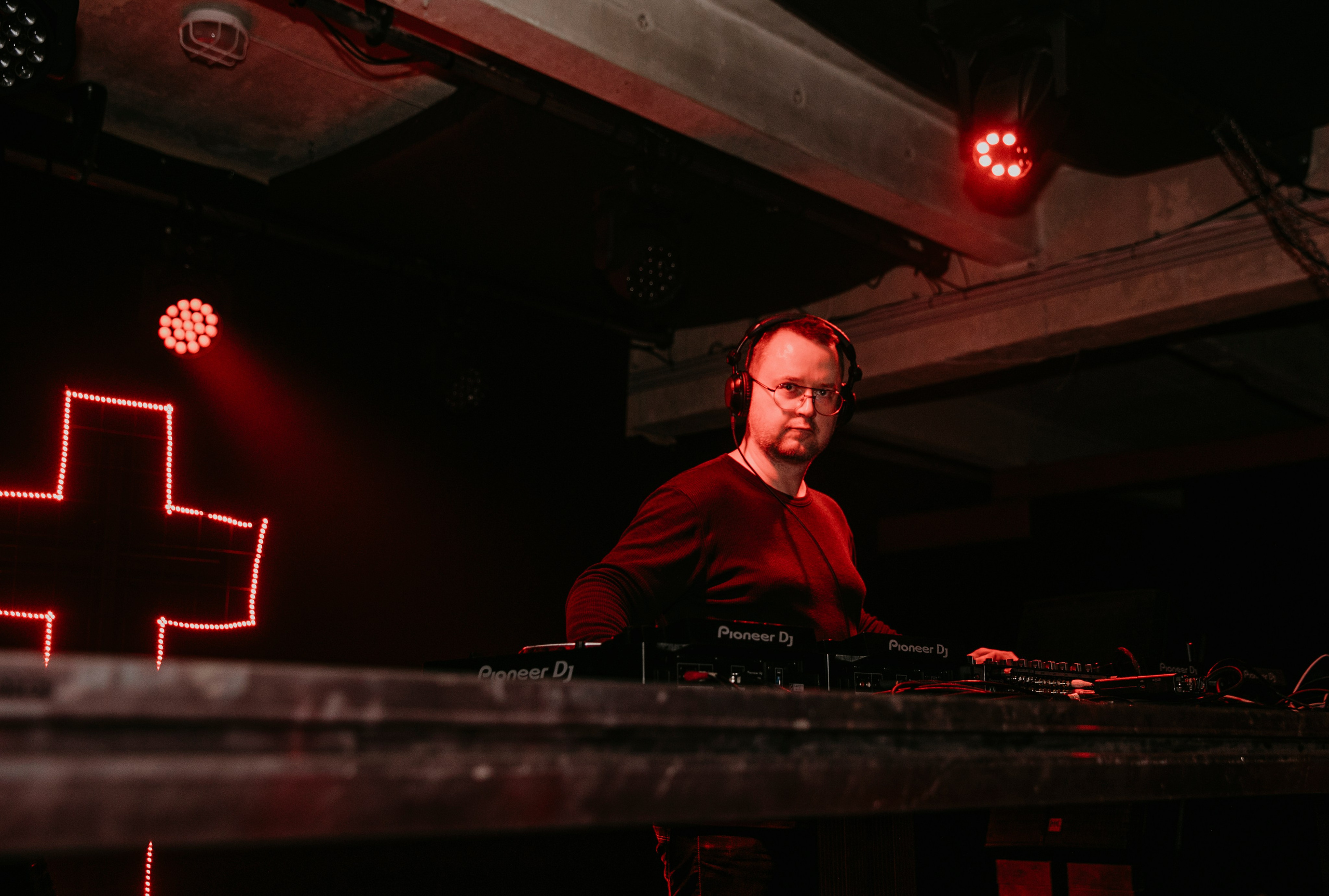 DJ Pablo Tozzi Laska bar, 2024. Sandra Garanca Portrait and event photographer