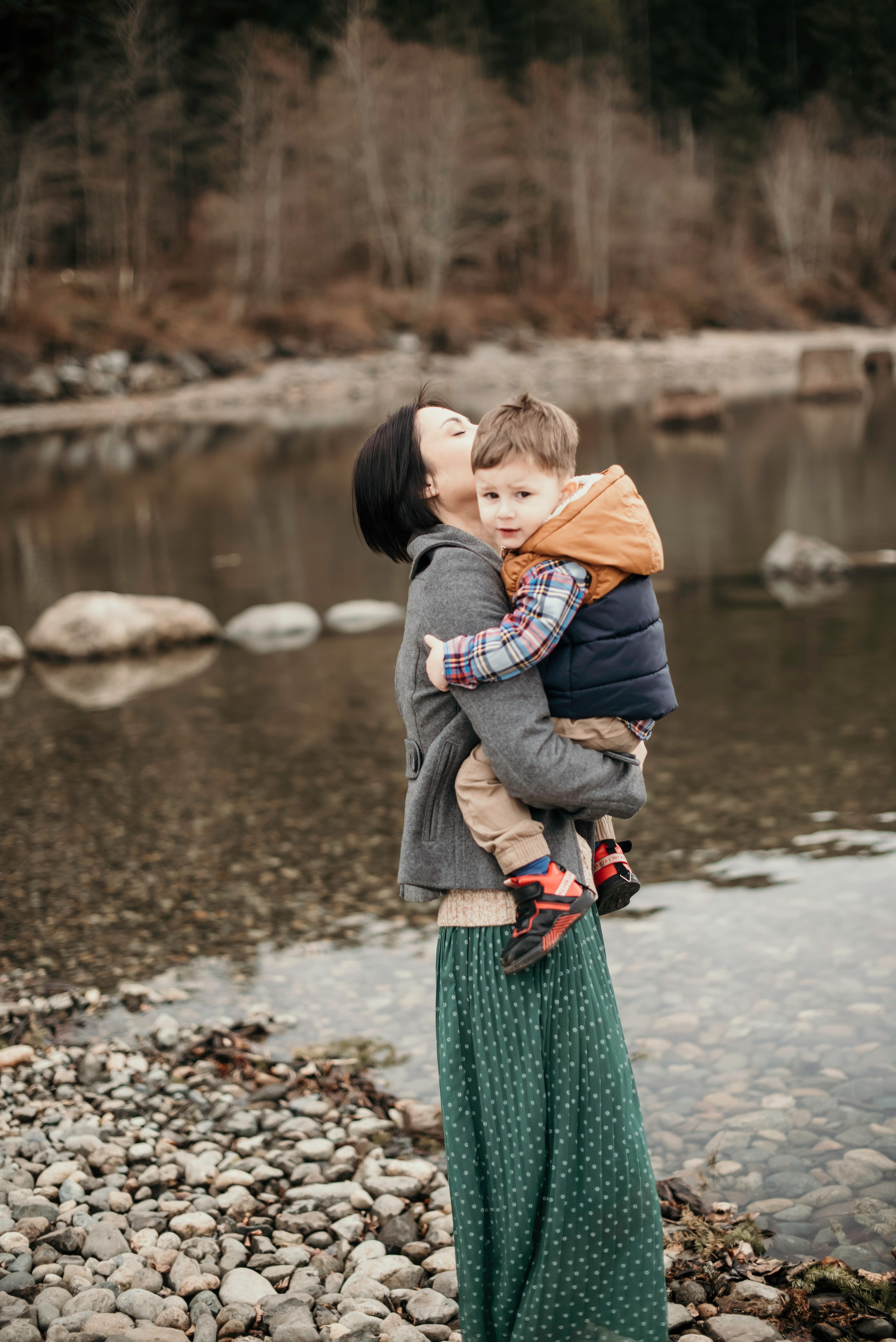 A walk by the water. Newborn, pregnancy, family photographer in New Jersey