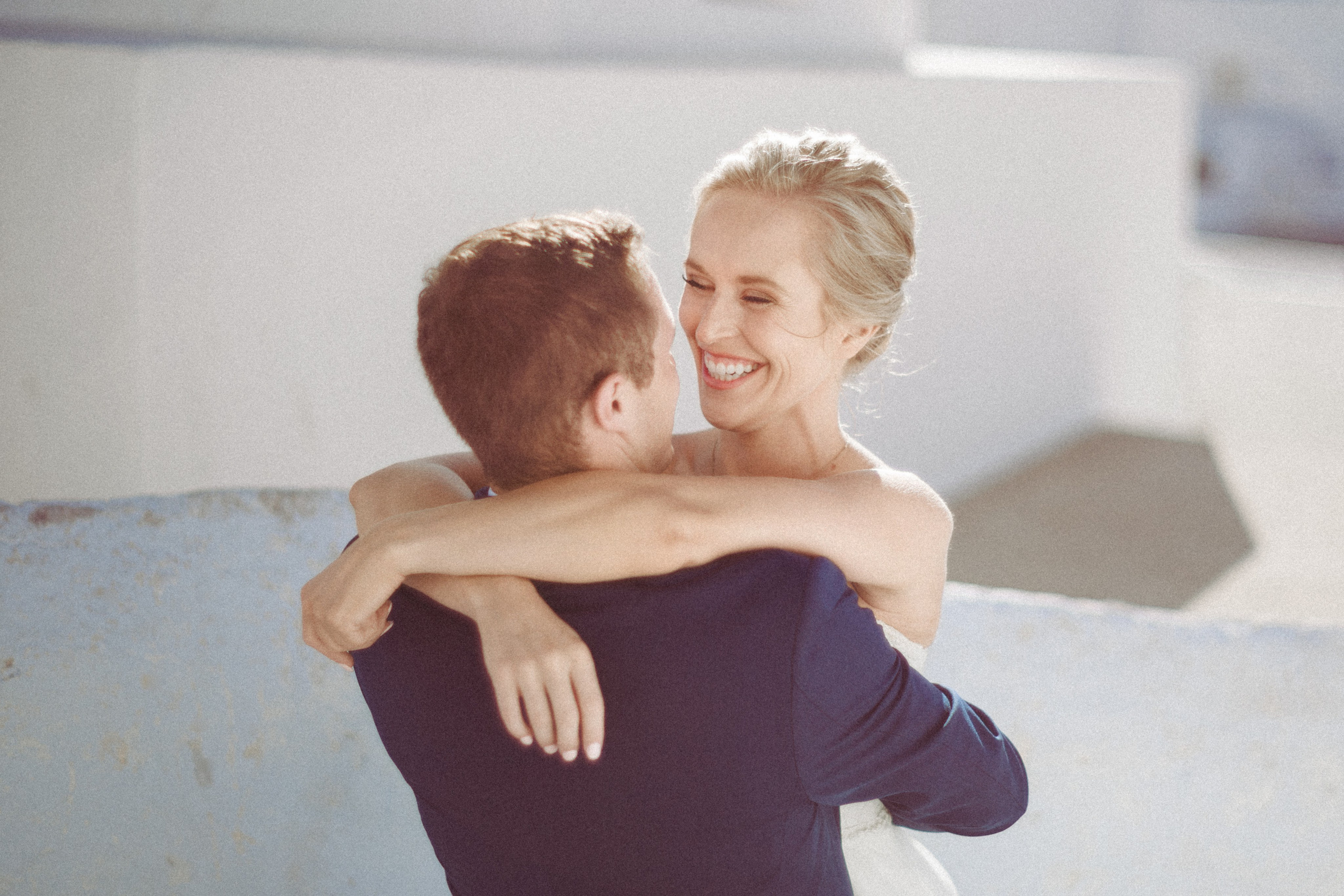 Ashley and Codey Elopement in Santorini. Photographer in Greece Kristina