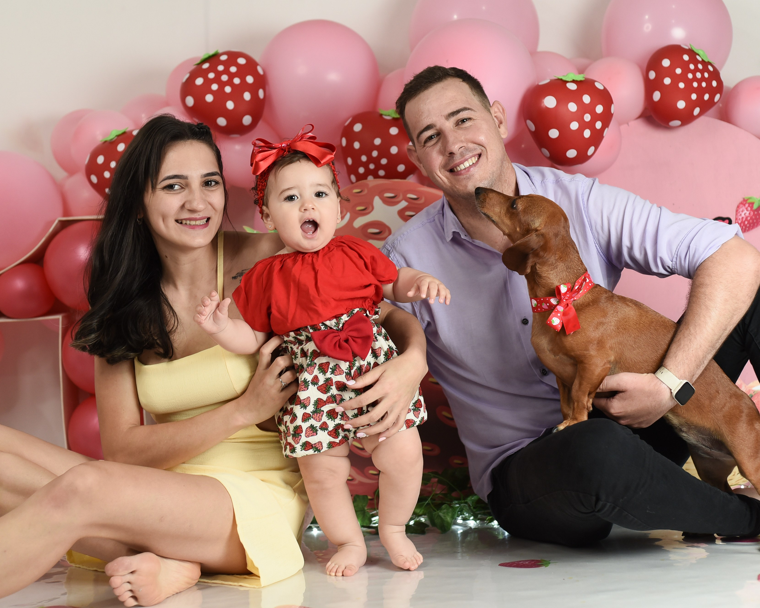 Sesión 1er año de Rebeca. Temática: Frutillita + Mini Sesión Navideña. Fotografo de casamiento en misiones y fotógrafo de familia  Posadas