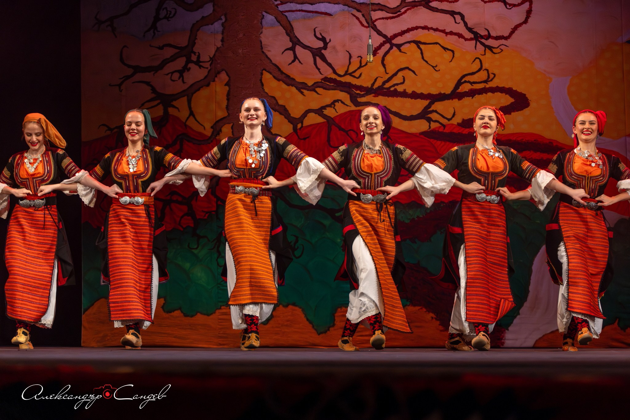 „Змейова сватба“, спектакъл на представителен ансамбъл „Шевица“ - 28.03.2026 -. Александър Сандев - website