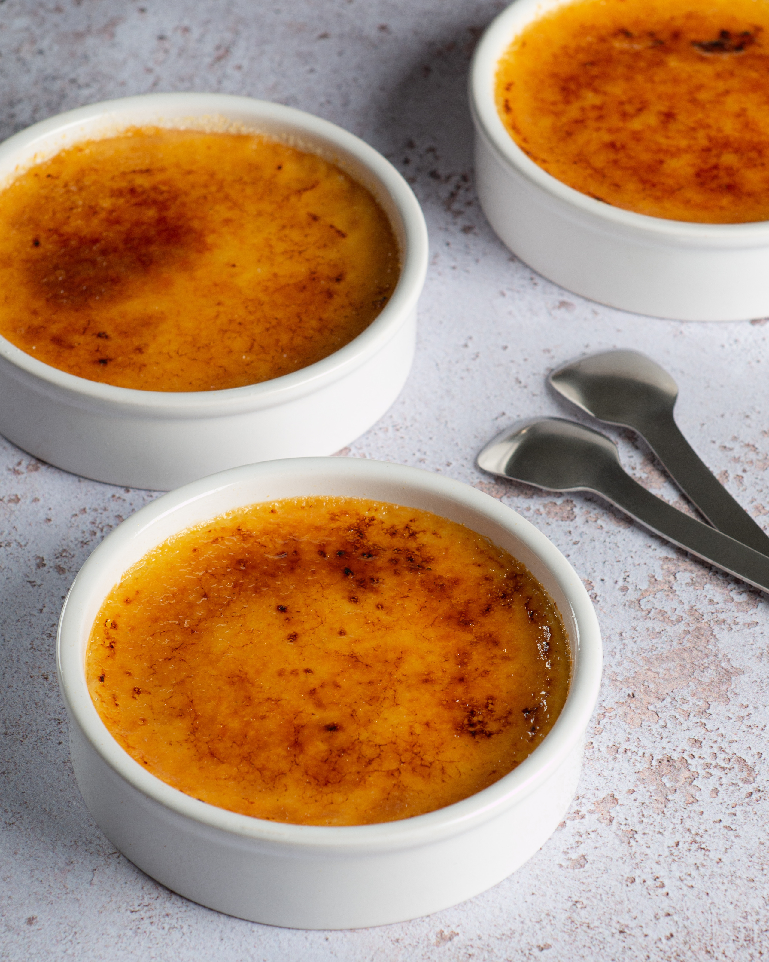 creme brûlée, French dessert