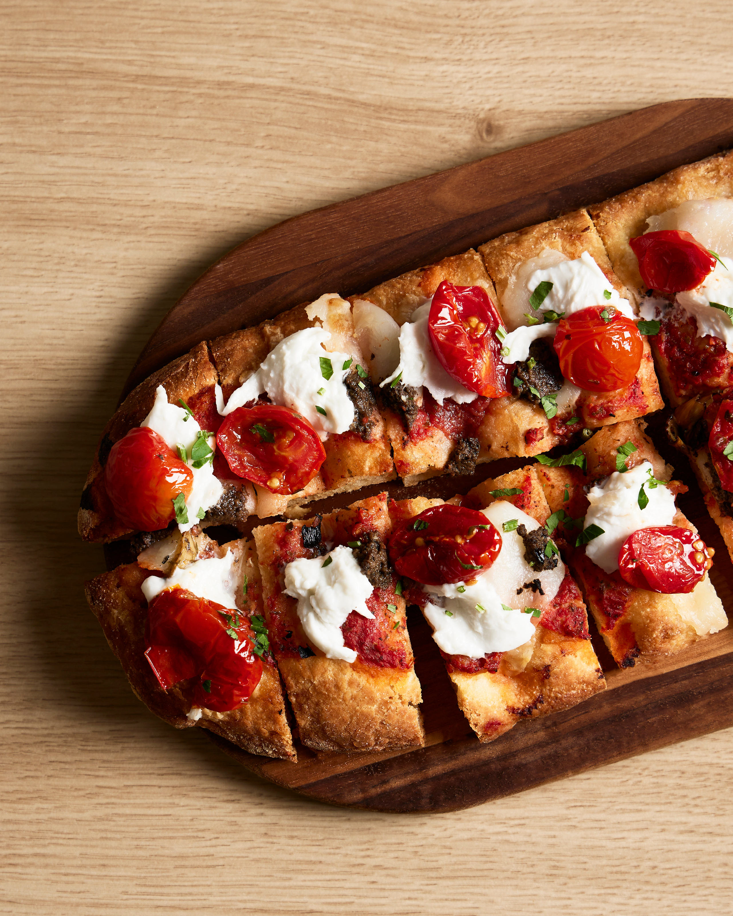 pizza with tomatoes, mozzarella